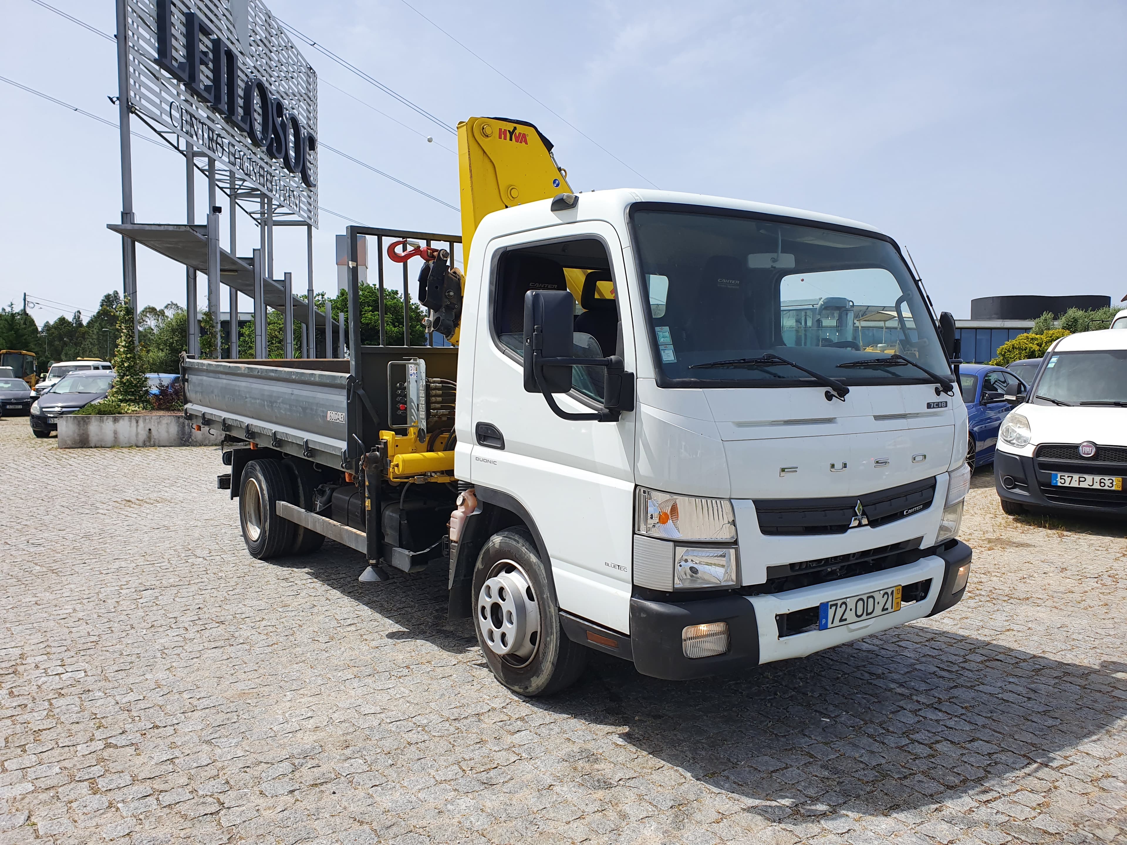 Mitsubishi Canter Fuso 7C18 · Ano 2013 — imagem 1