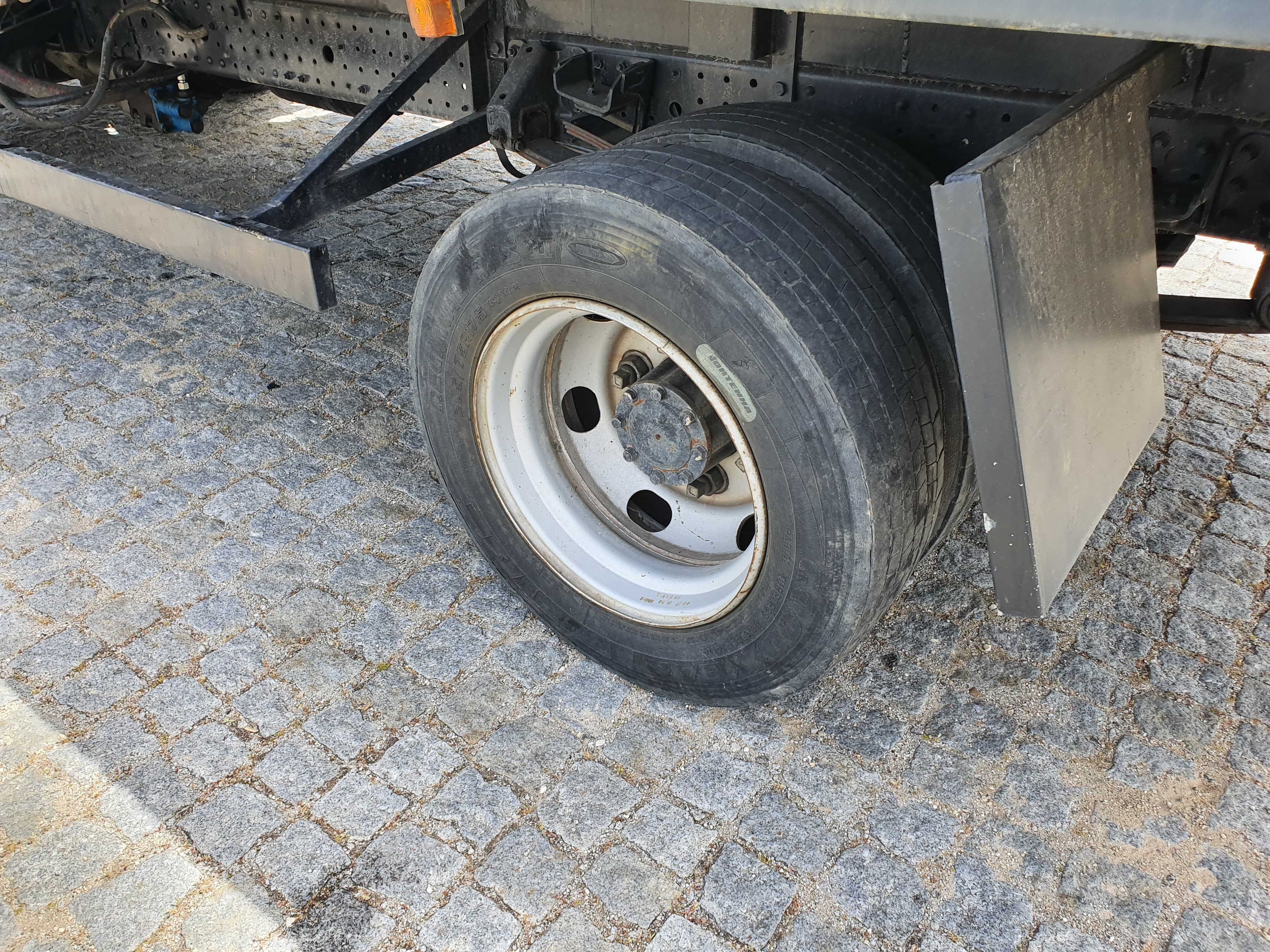 Mitsubishi Canter Fuso 7C18 · Ano 2013 — imagem 27