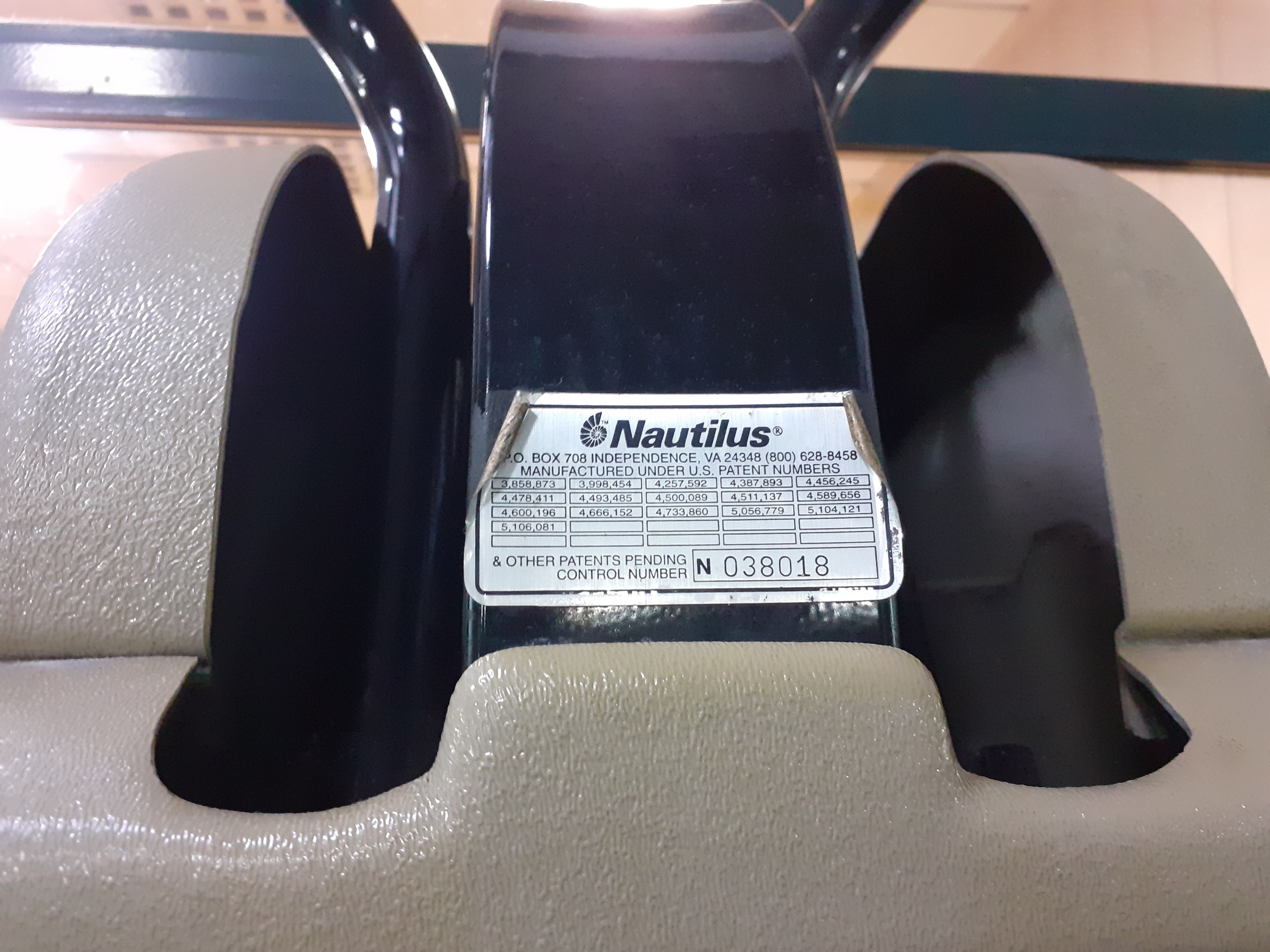 Máquina de Elevações e Dips assistidas — imagem 3