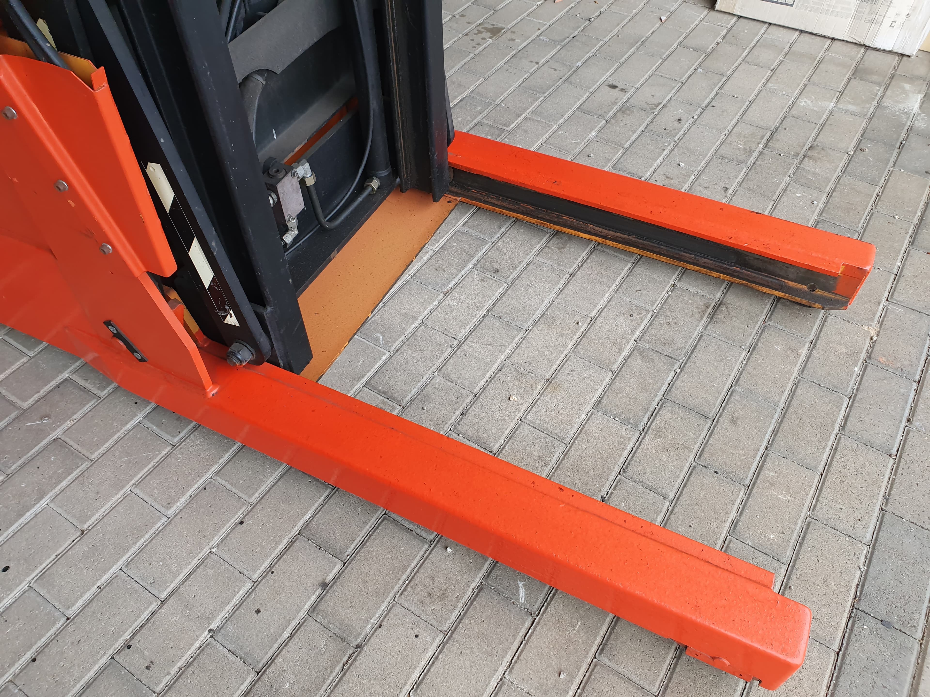 Stacker Retrátil BT RWE 120 · Ano 2012 — imagen 7