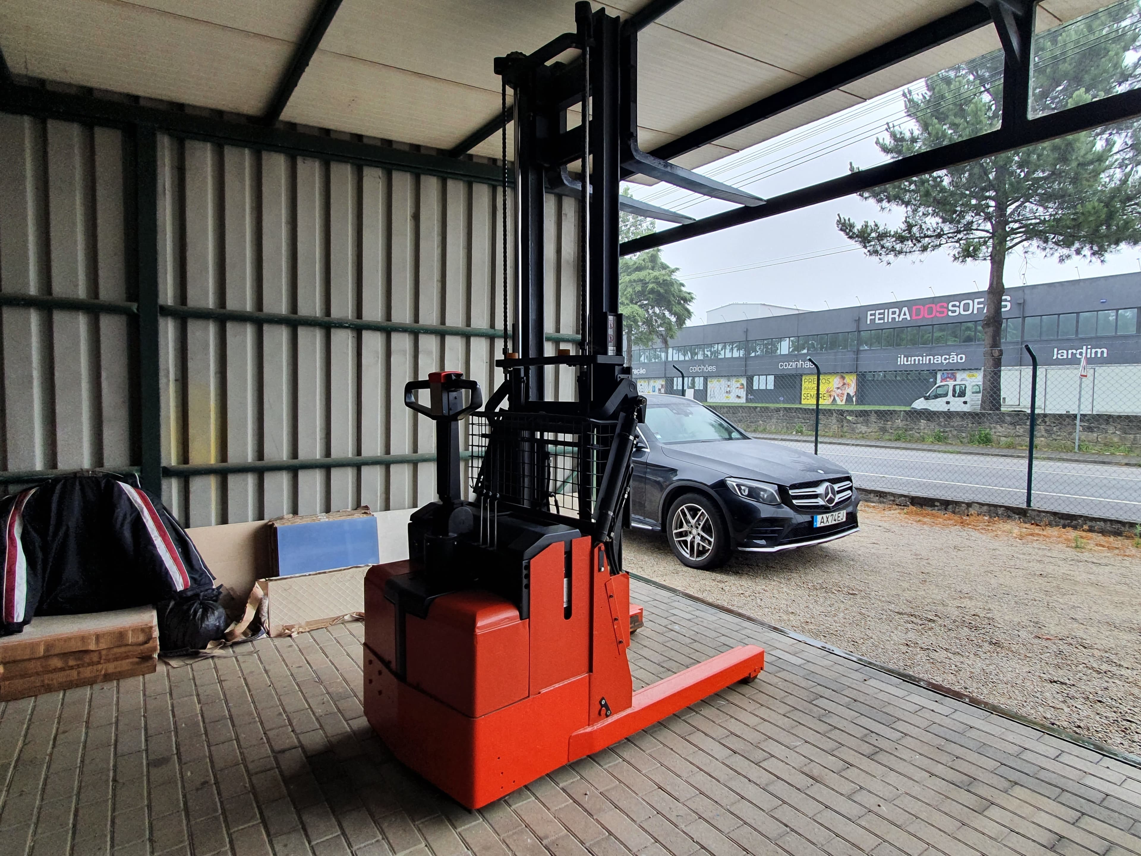 Stacker Retrátil BT RWE 120 · Ano 2012 — imagen 4