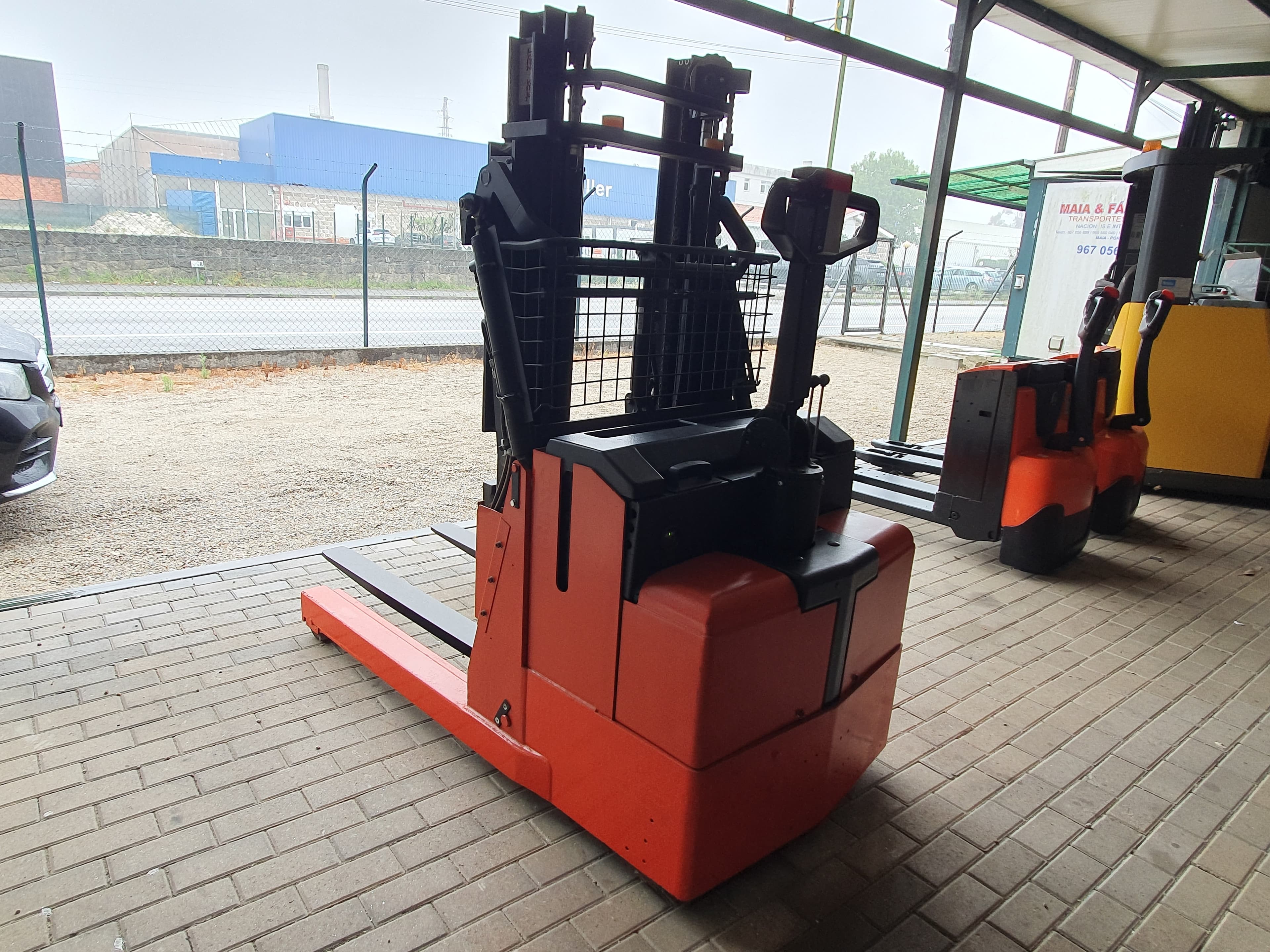 Stacker Retrátil BT RWE 120 · Ano 2012 — imagen 5