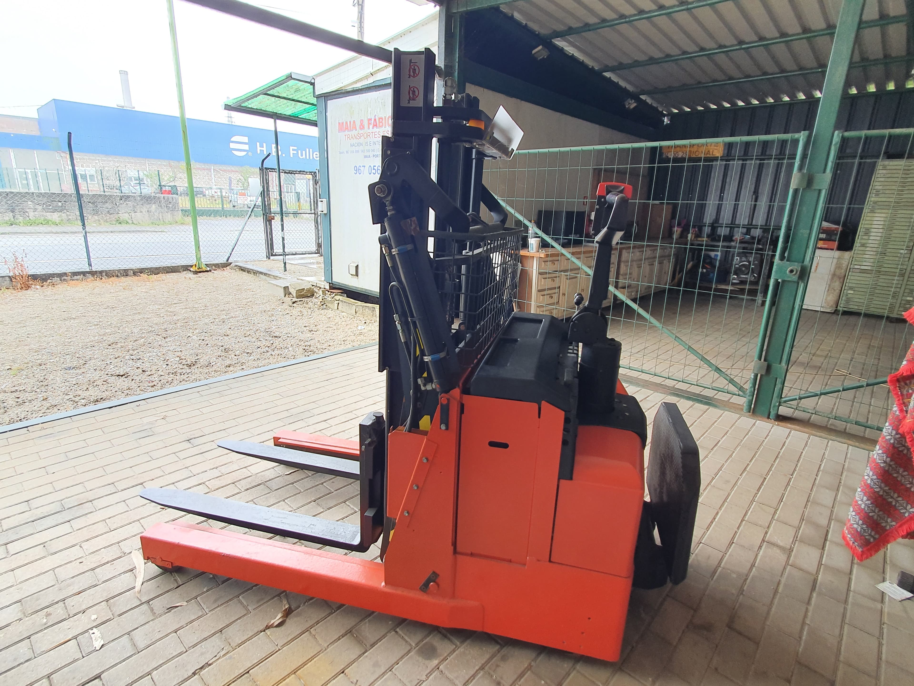 Stacker Retrátil BT RWE 120 — imagem 5