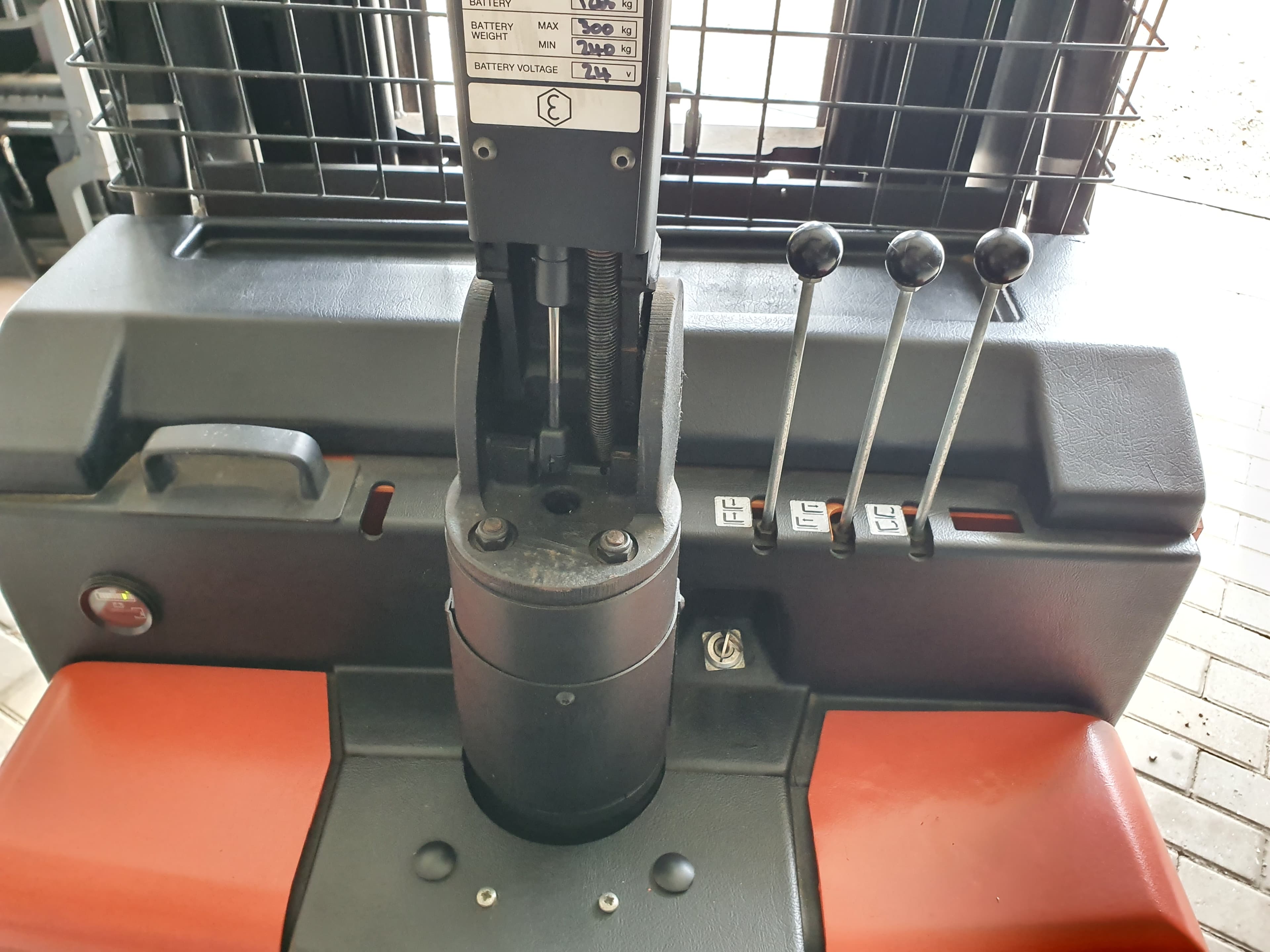 Stacker Retrátil BT RWE 120 — imagem 9