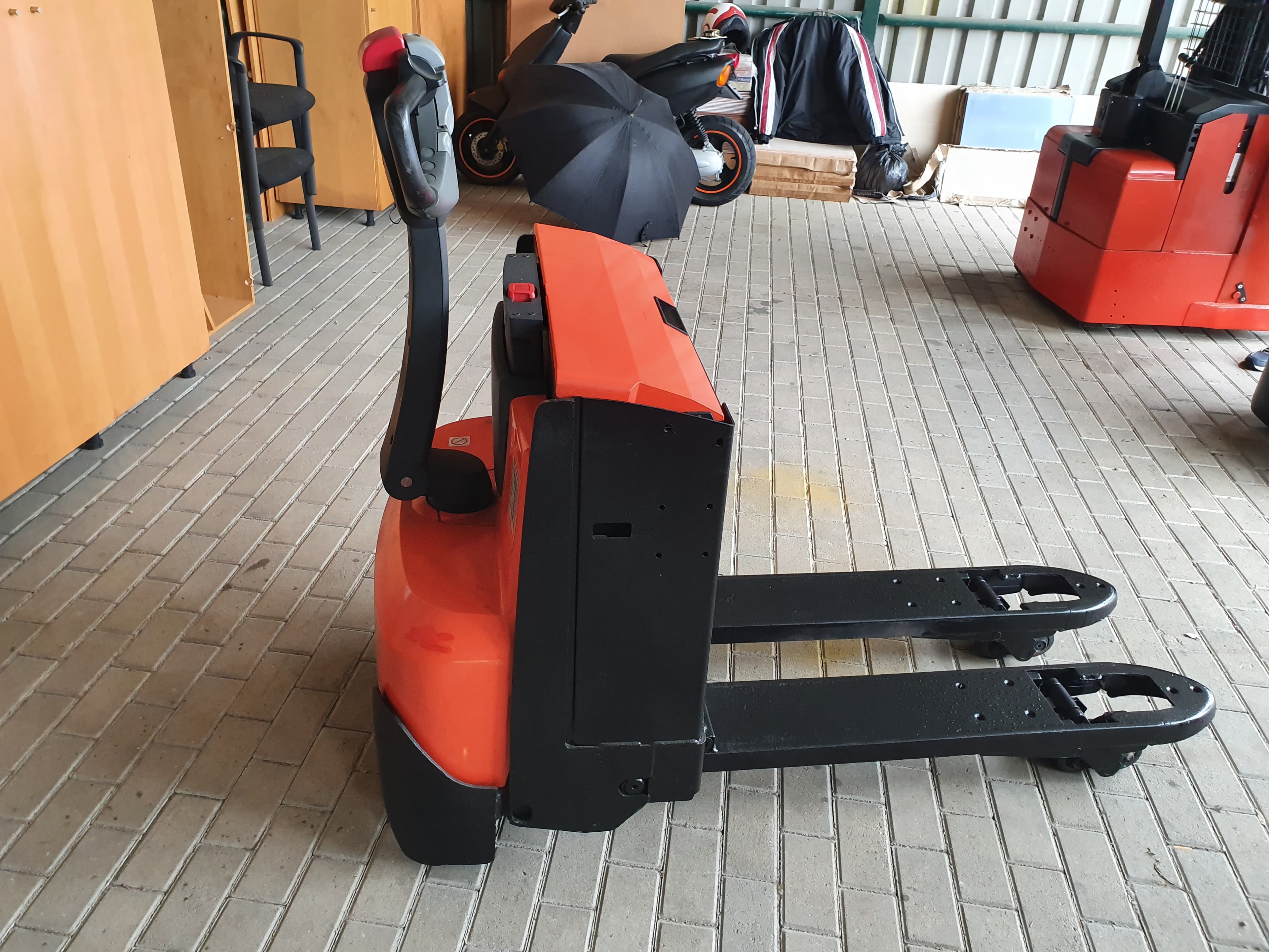 Porta Paletes BT LWE 180