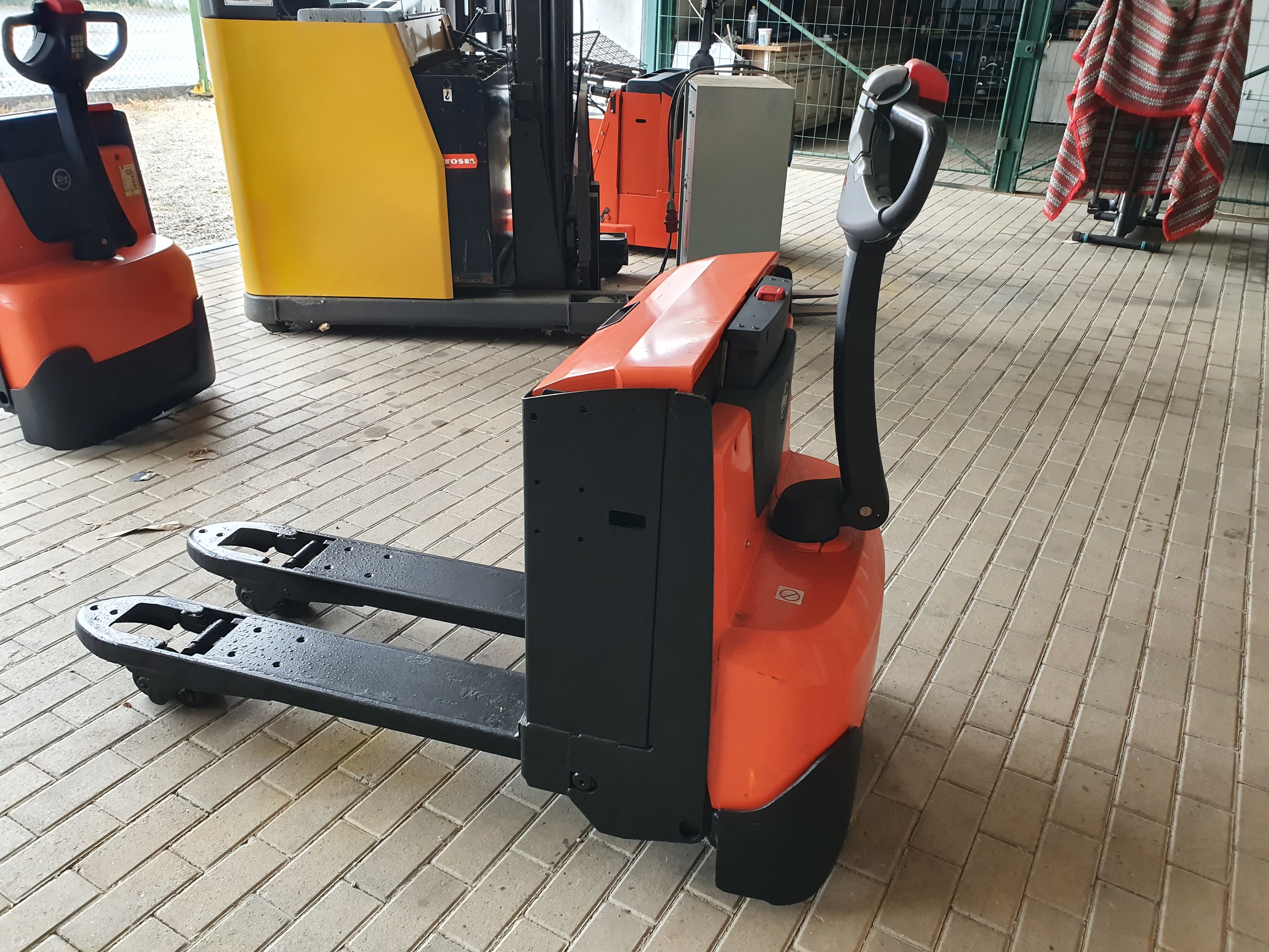 Porta Paletes BT LWE 180 — imagem 5