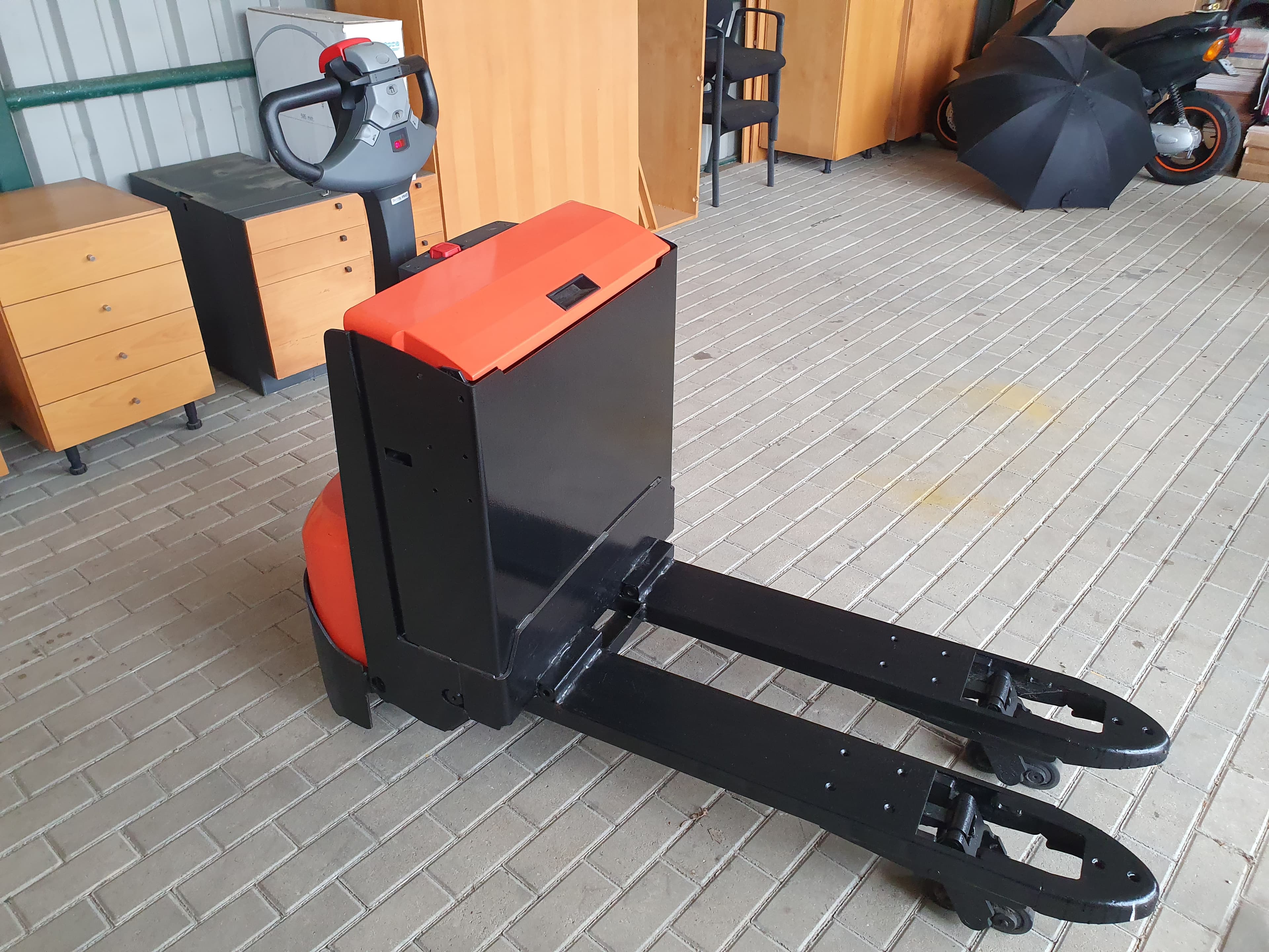 Porta Paletes BT LWE 180 — imagen 1