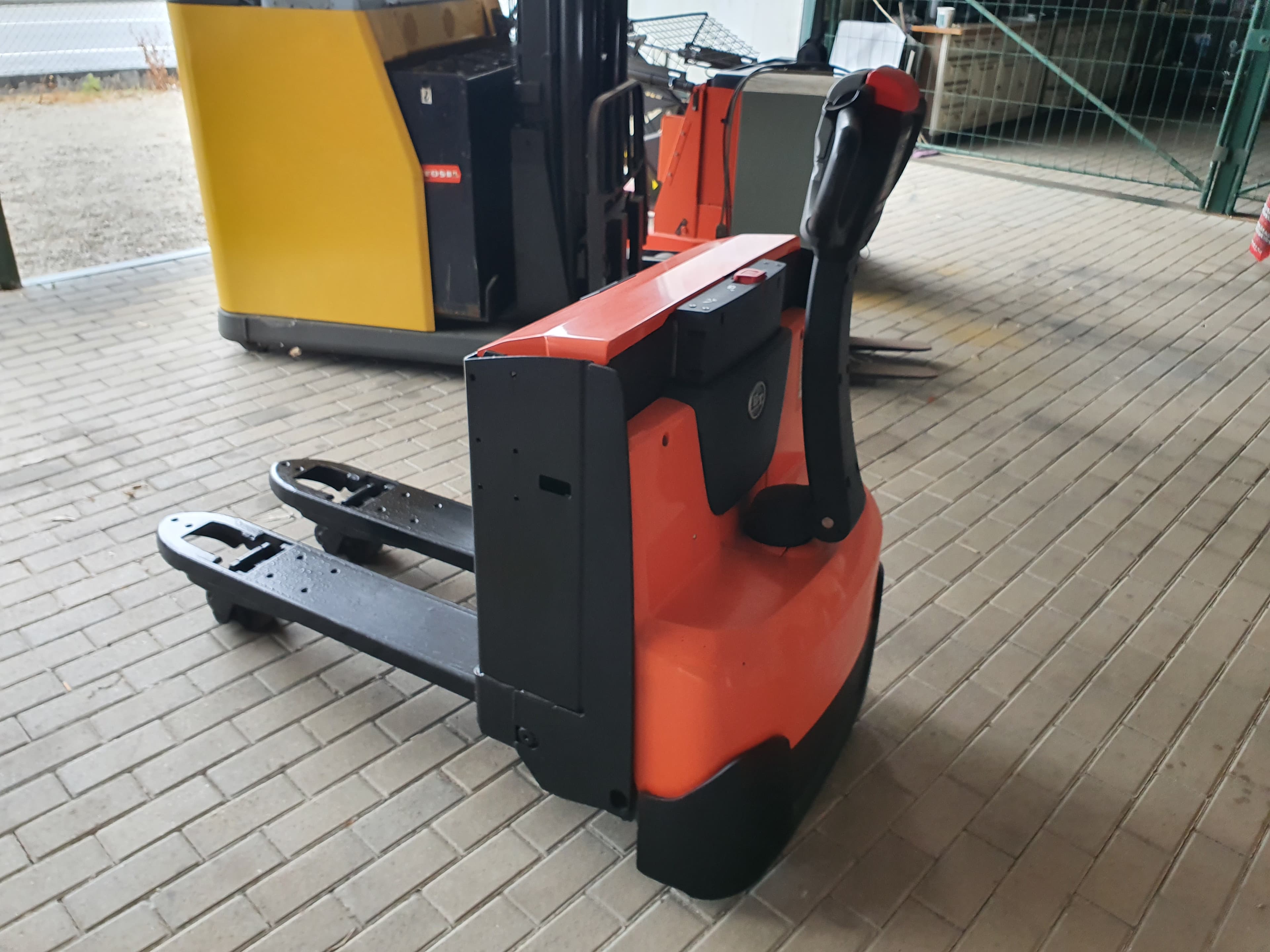 Porta Paletes BT LWE 180 — imagen 4