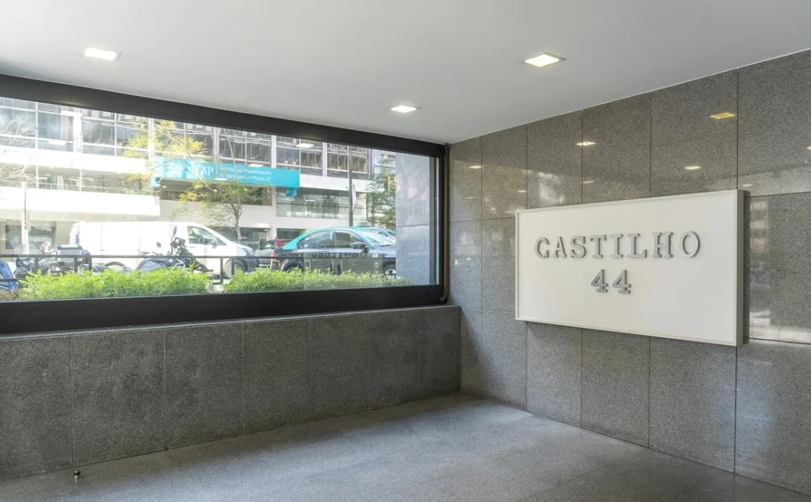Escritório c/ 2 Lugares de Garagem · Lisboa — imagem 6