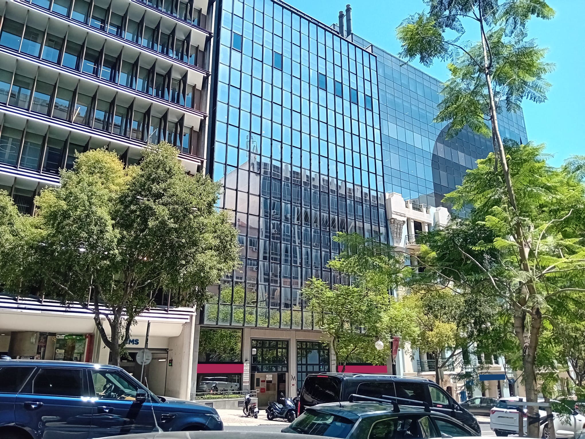 Escritório c/ 2 Lugares de Garagem · Lisboa — imagem 2