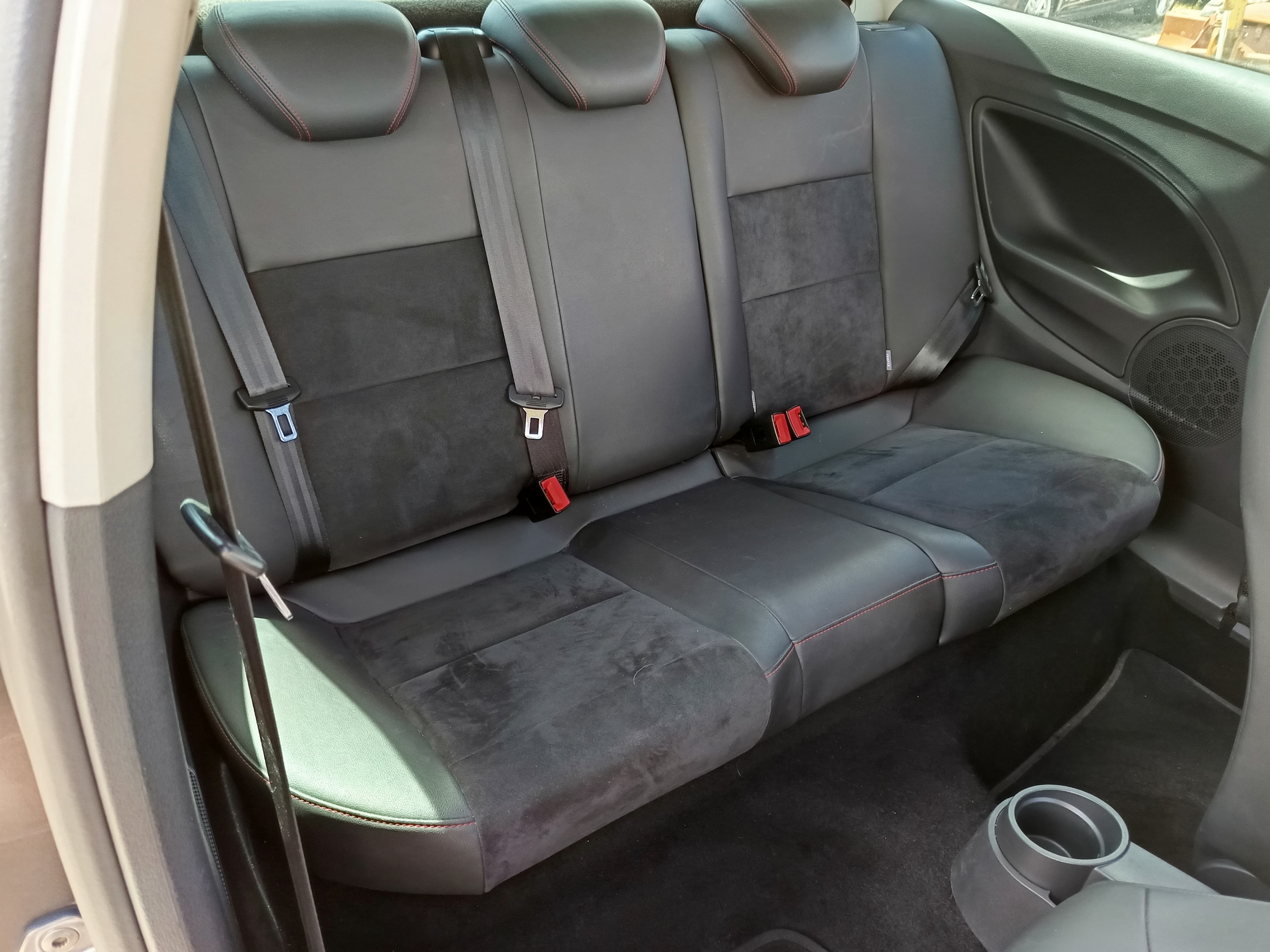 Seat Ibiza 1.4 TDI · Ano 2016 — image 31