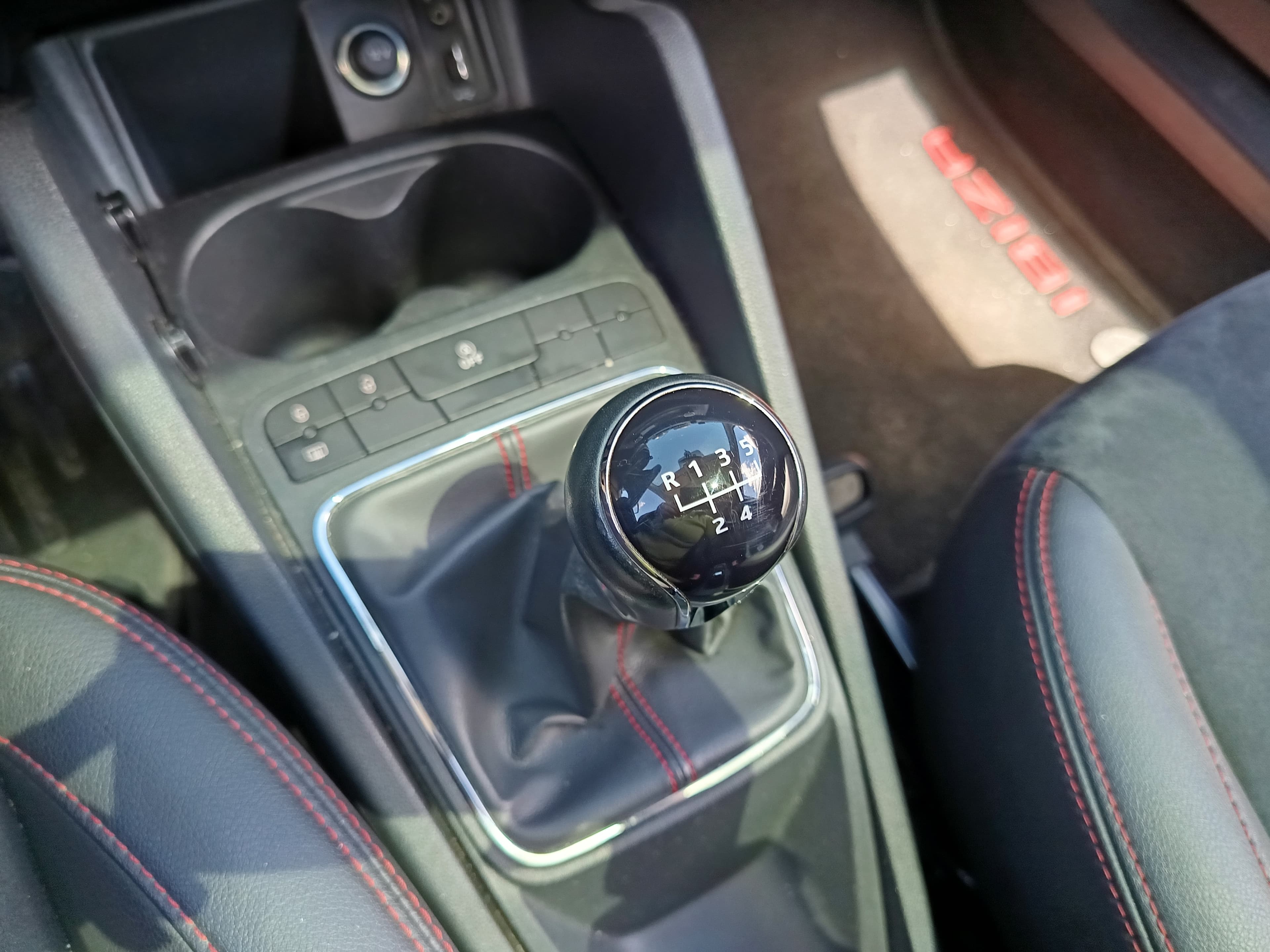 Seat Ibiza 1.4 TDI · Ano 2016 — image 40