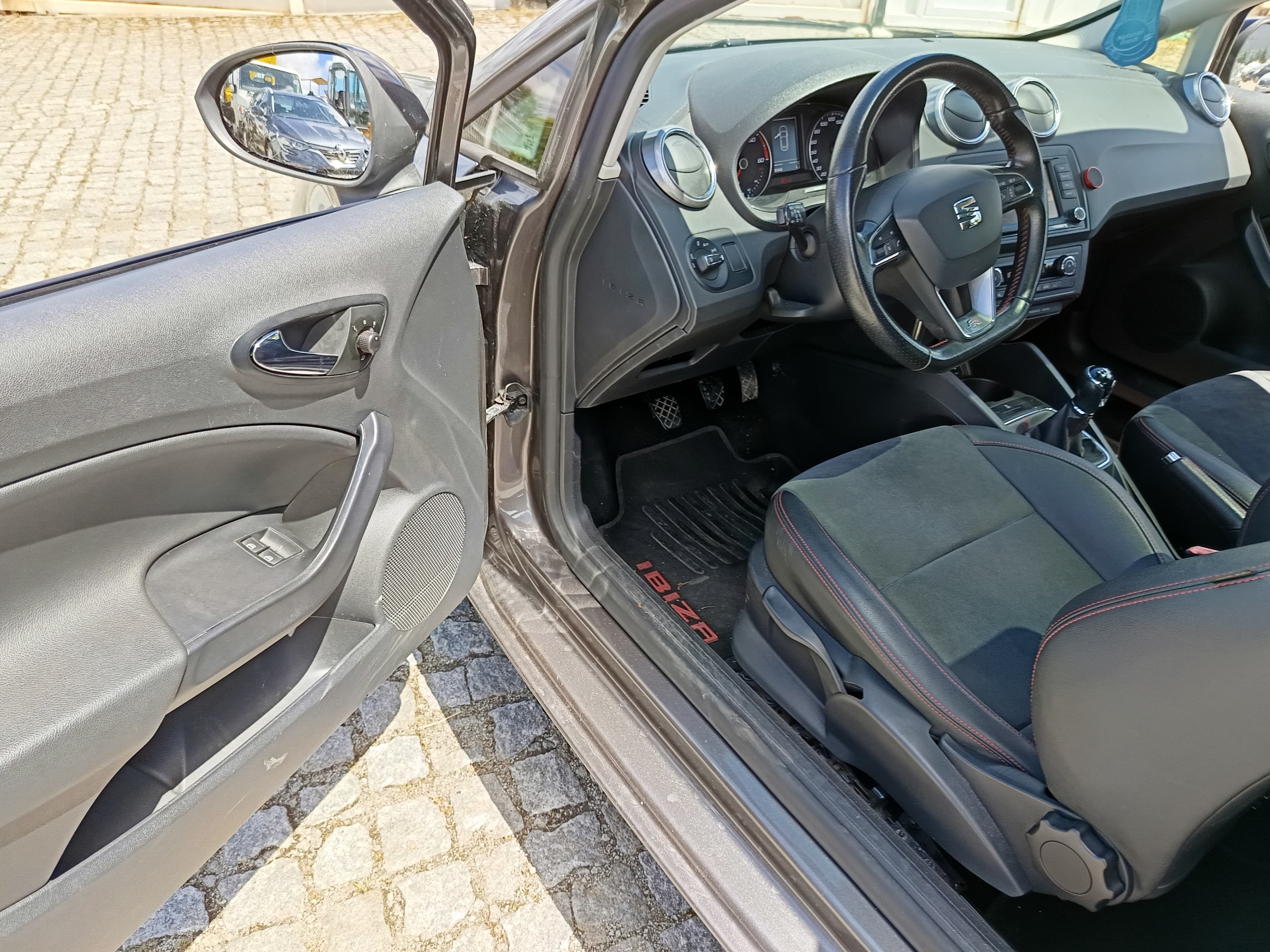 Seat Ibiza 1.4 TDI · Ano 2016 — image 32