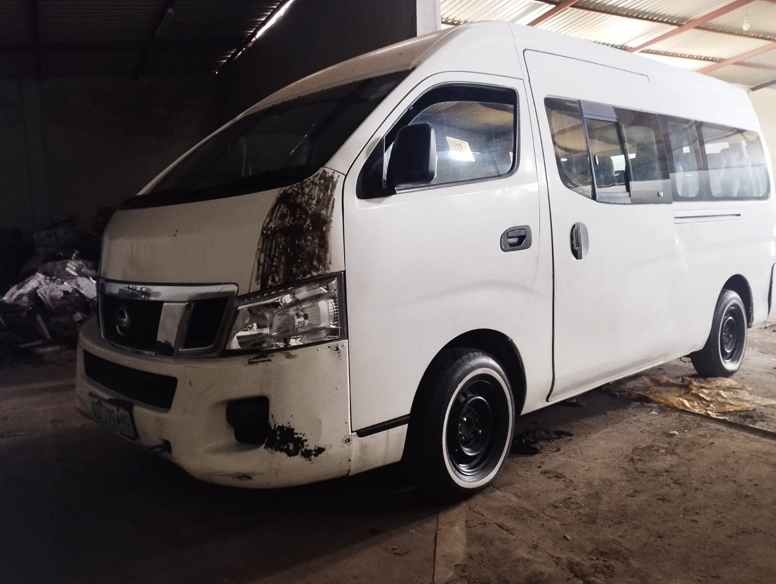 Nissan NV350 Urvan — imagem 1