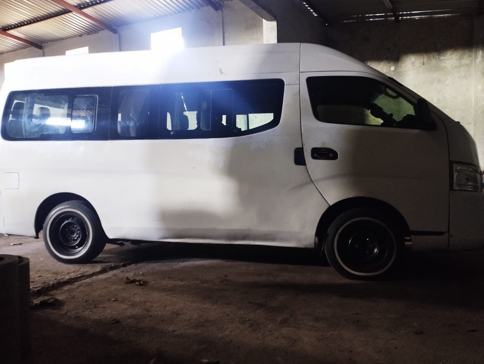 Nissan NV350 Urvan — imagem 13