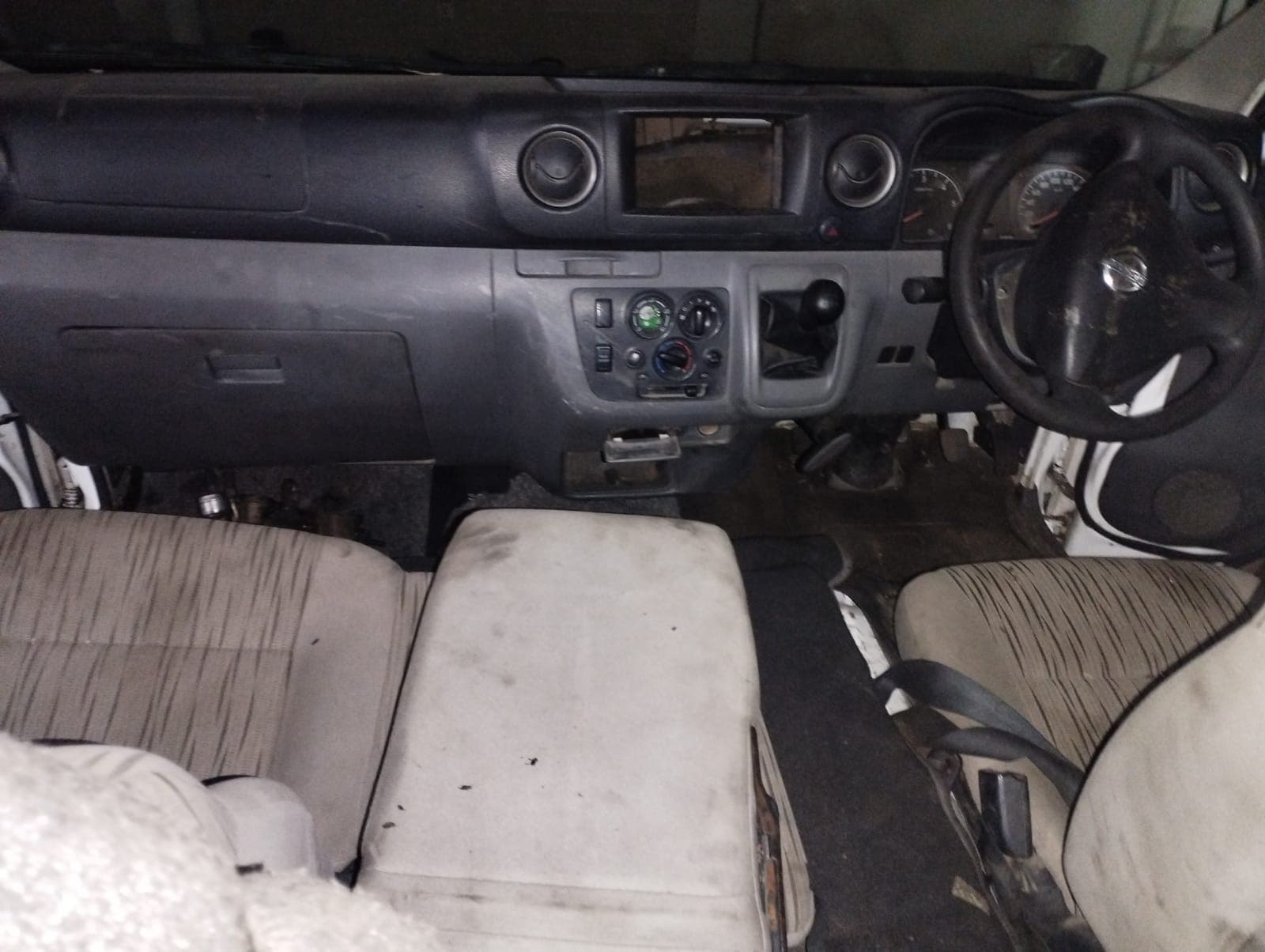 Nissan NV350 Urvan — imagem 11