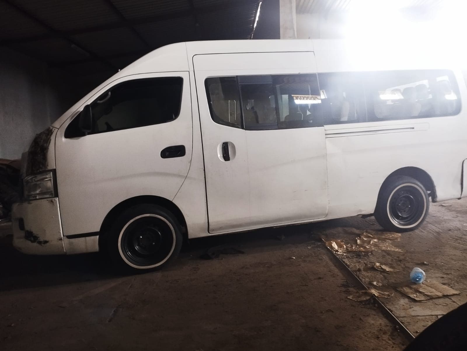 Nissan NV350 Urvan — imagem 2