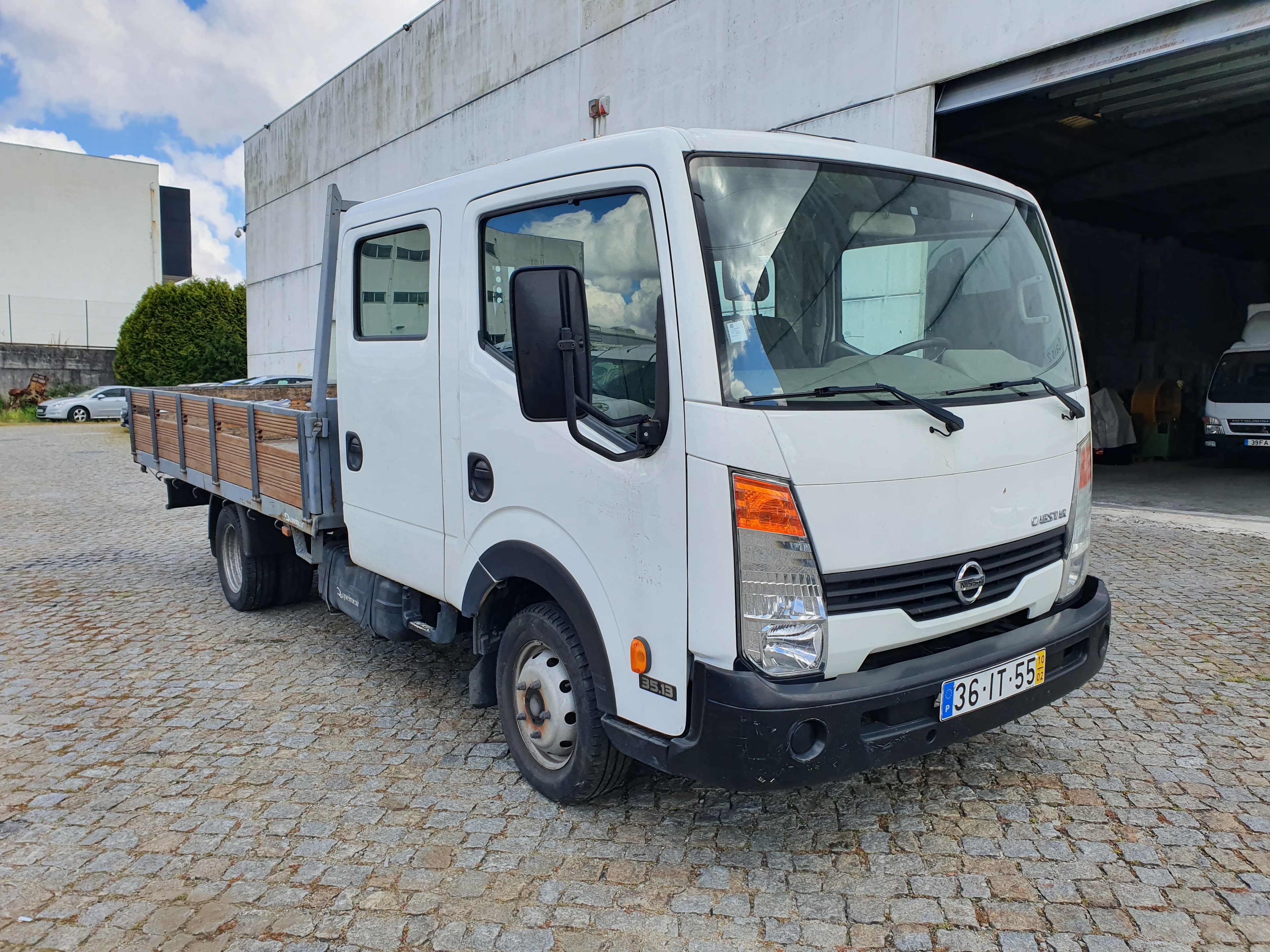 Nissan Cabstar 35.13 · Ano 2010 — imagen 3