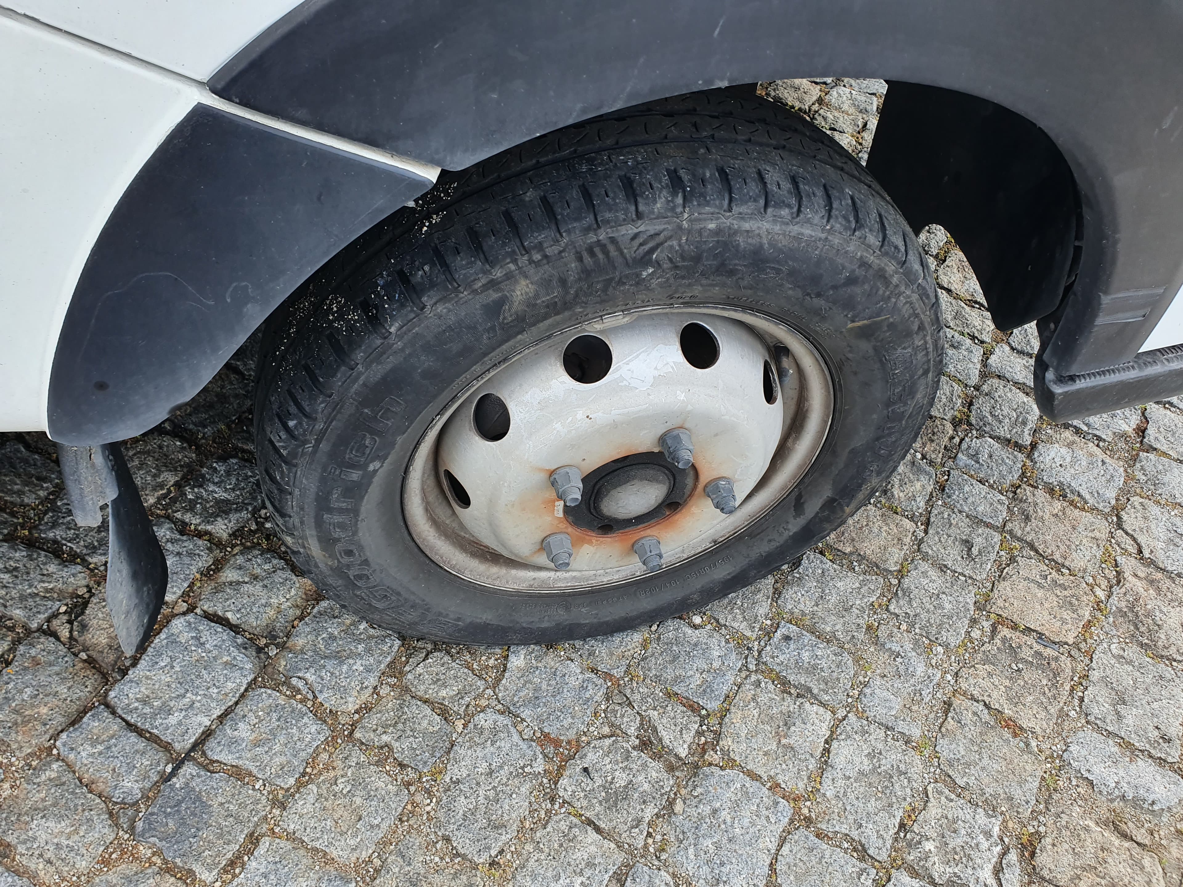 Nissan Cabstar 35.13 · Ano 2010 — imagen 11