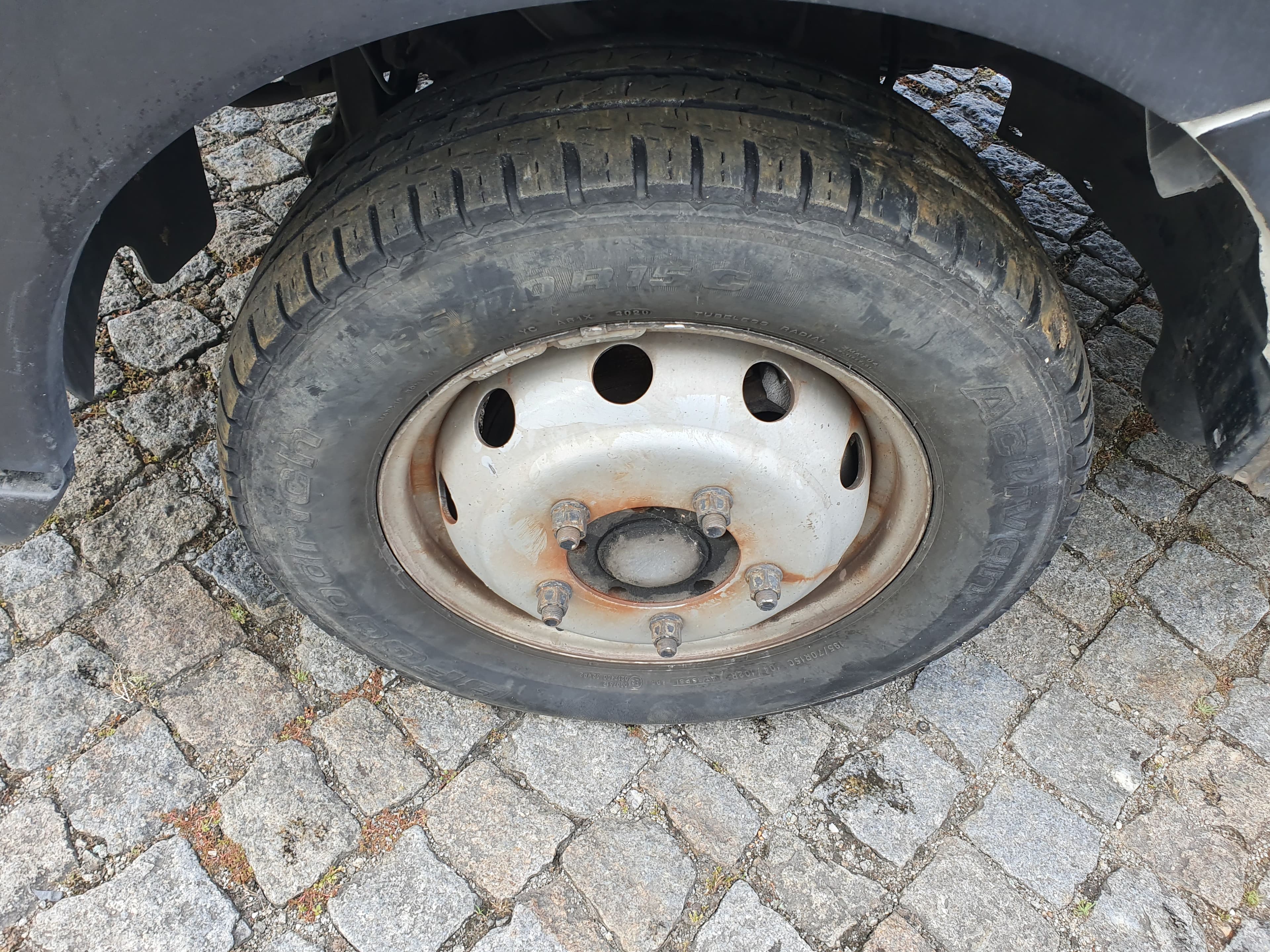 Nissan Cabstar 35.13 · Ano 2010 — imagen 8