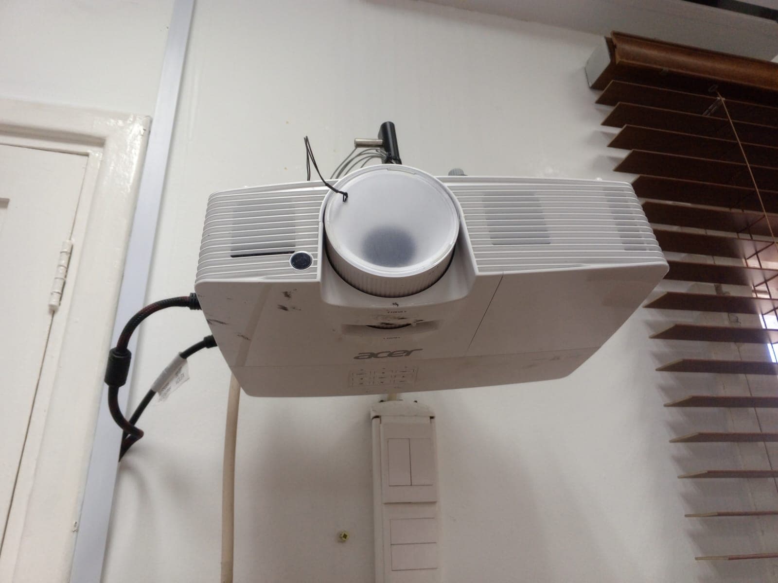 TV, UPS e Projetor — imagem 2