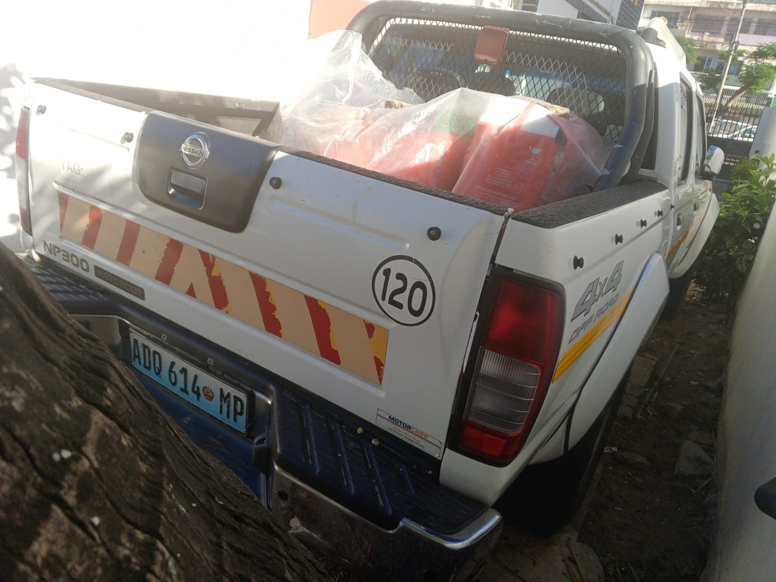 Nissan NP300 Hardbody · Ano 2013 — imagen 3