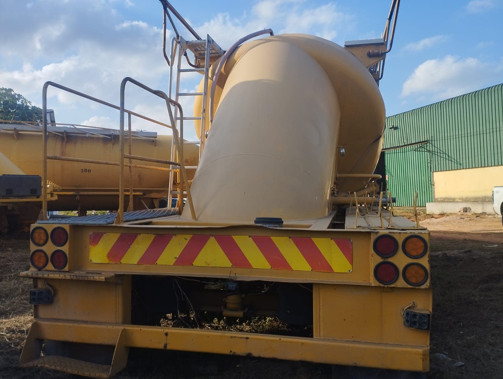Silo Duncanmec Spitzer 518001 · Ano 2006 — imagem 4