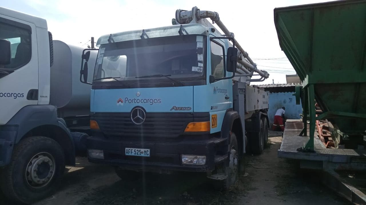 Mercedes Benz ATEGO 2628 Schwing — imagen 2