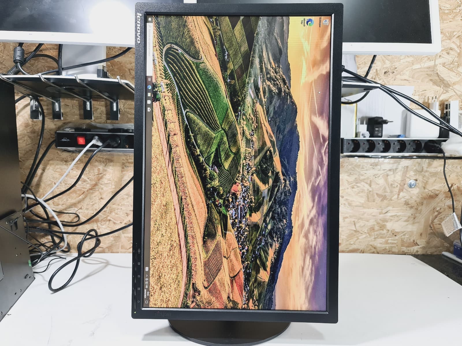 Computador HP WorkStation Z440 — image 18