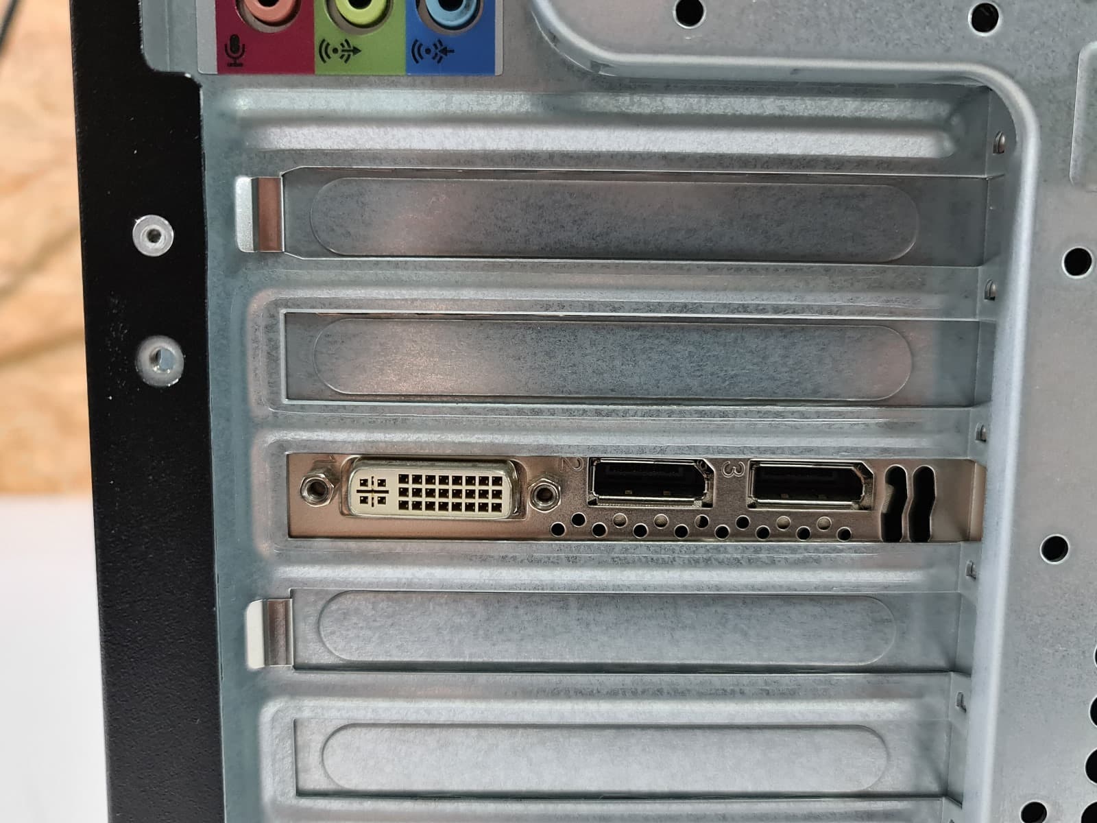 Computador HP WorkStation Z440 — image 28