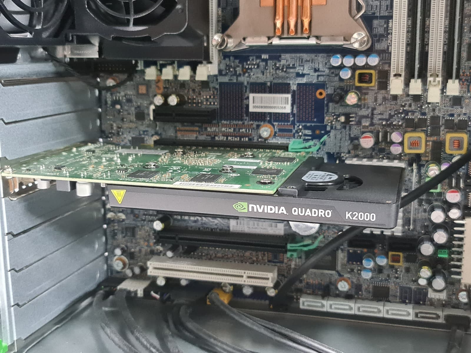 Computador HP WorkStation Z440 — imagen 27