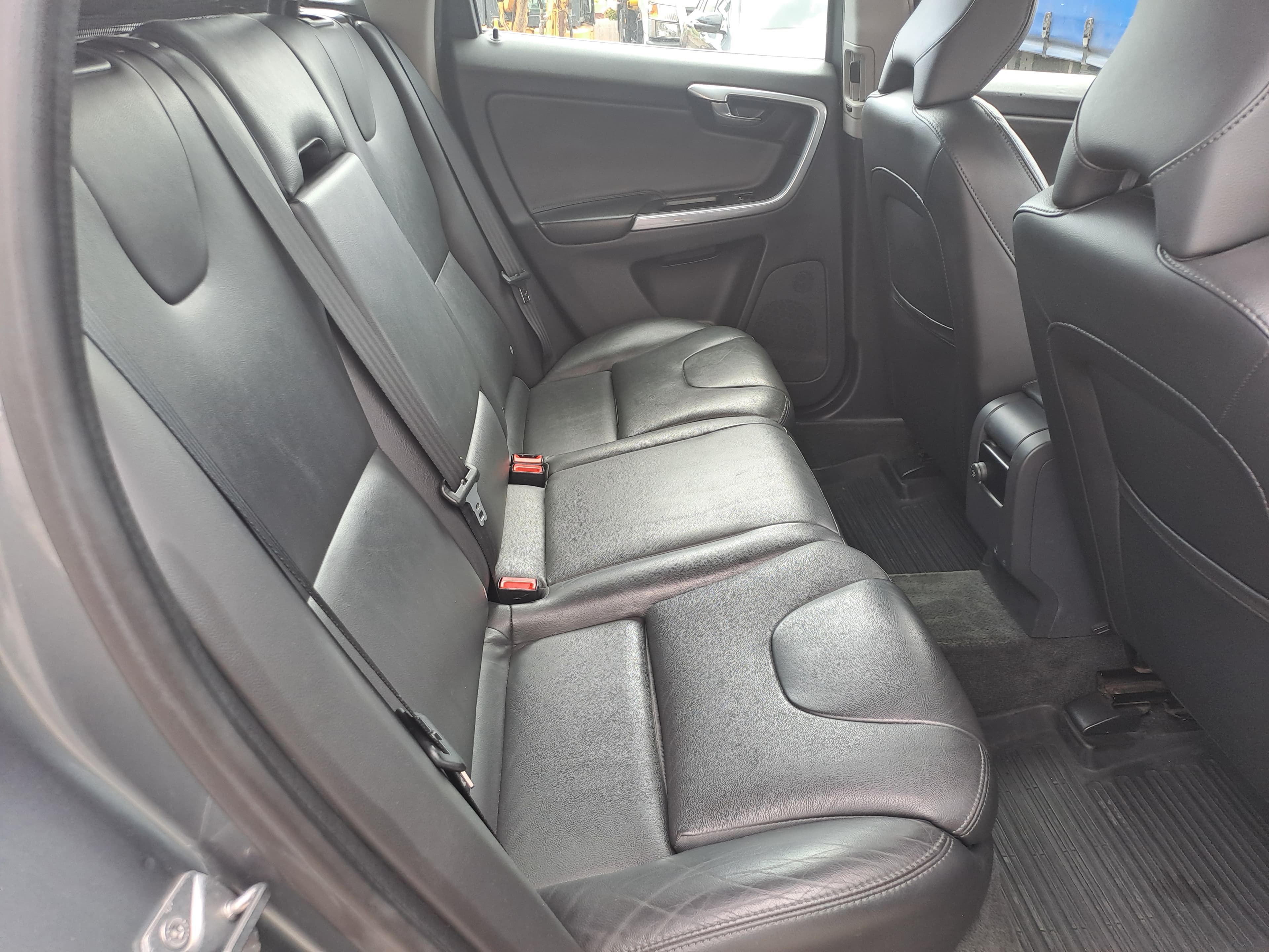 Volvo XC60 D4 · Ano 2016 — imagen 22