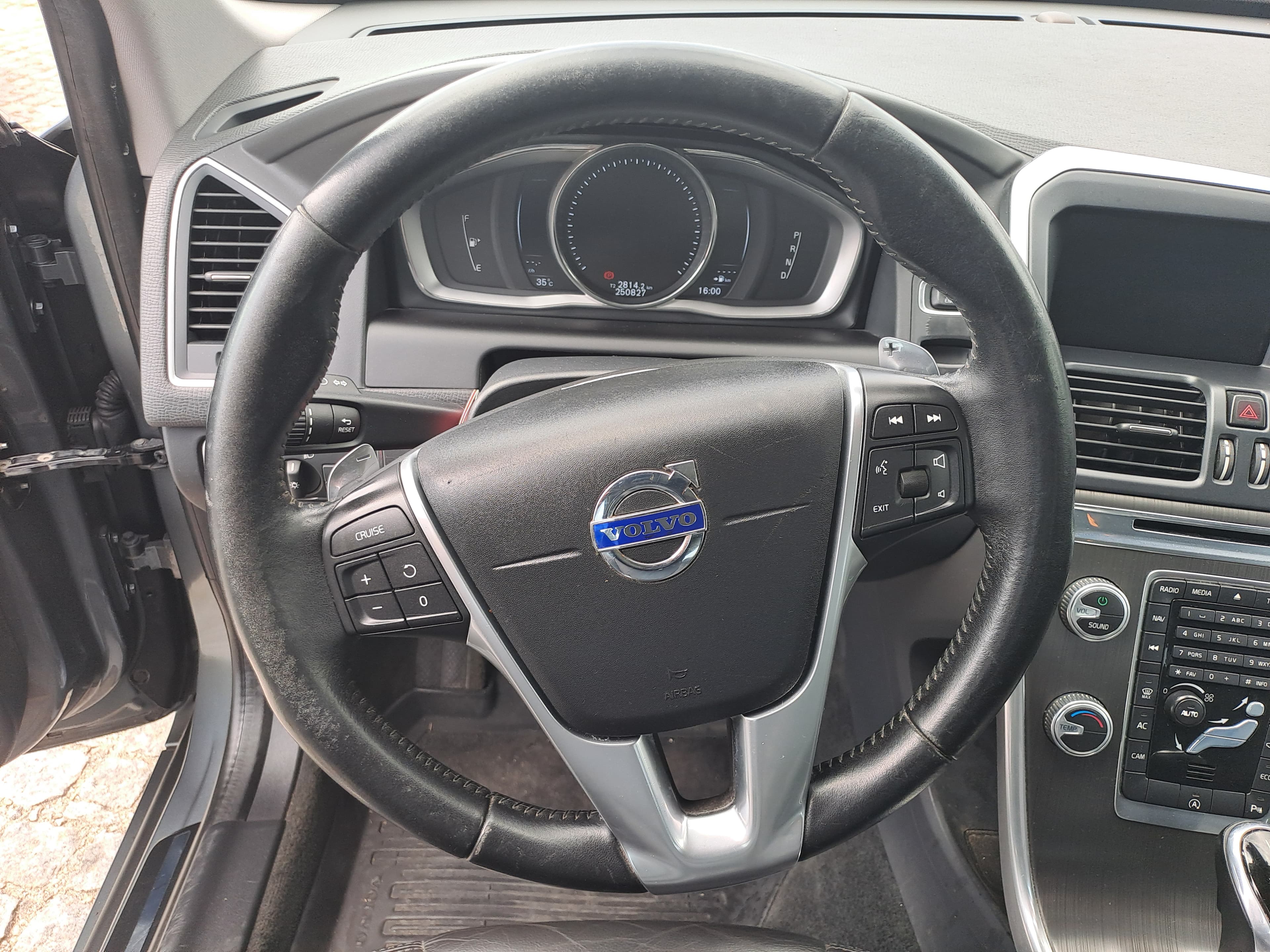 Volvo XC60 D4 · Ano 2016 — imagen 27