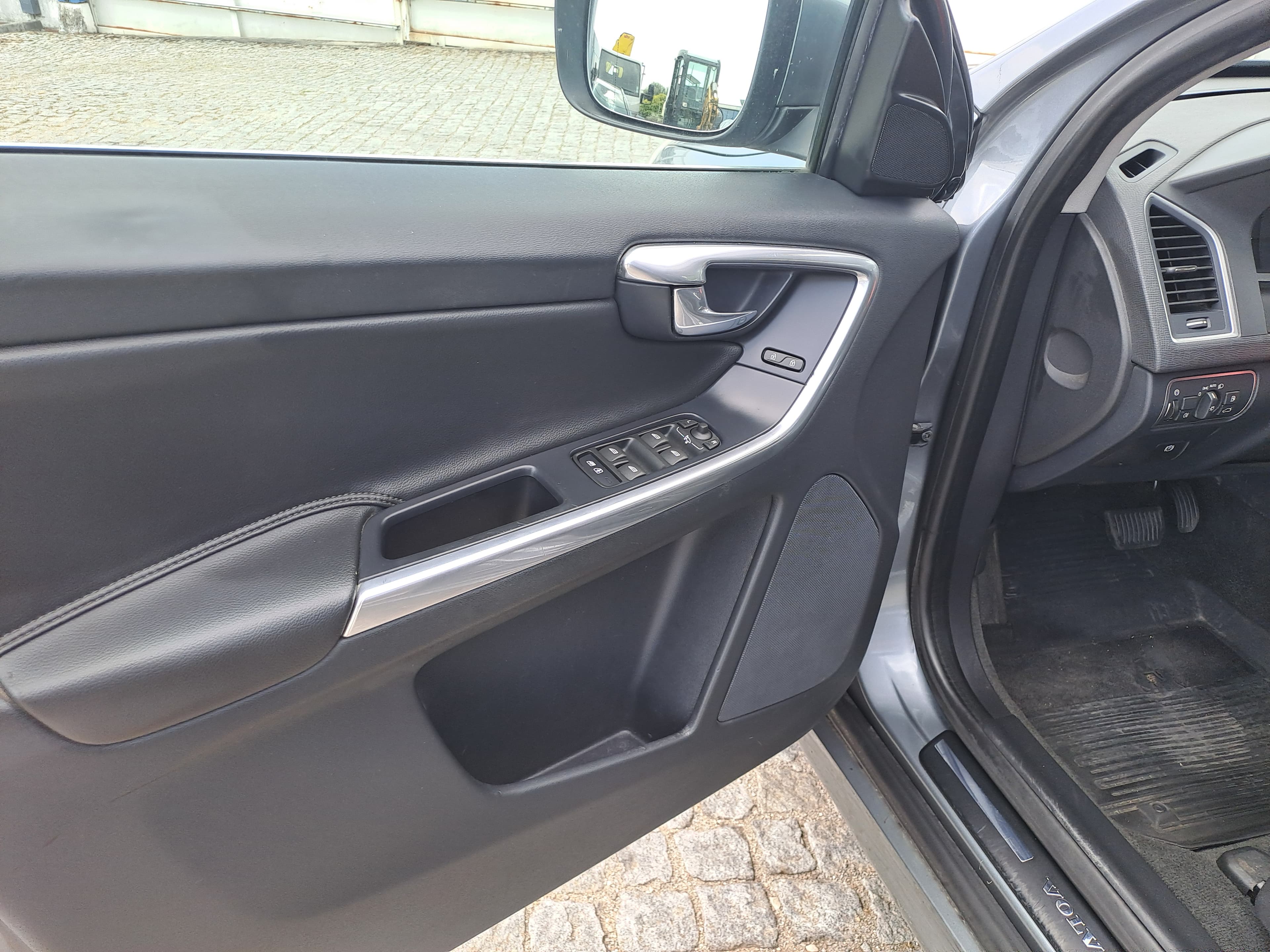 Volvo XC60 D4 · Ano 2016 — imagen 17
