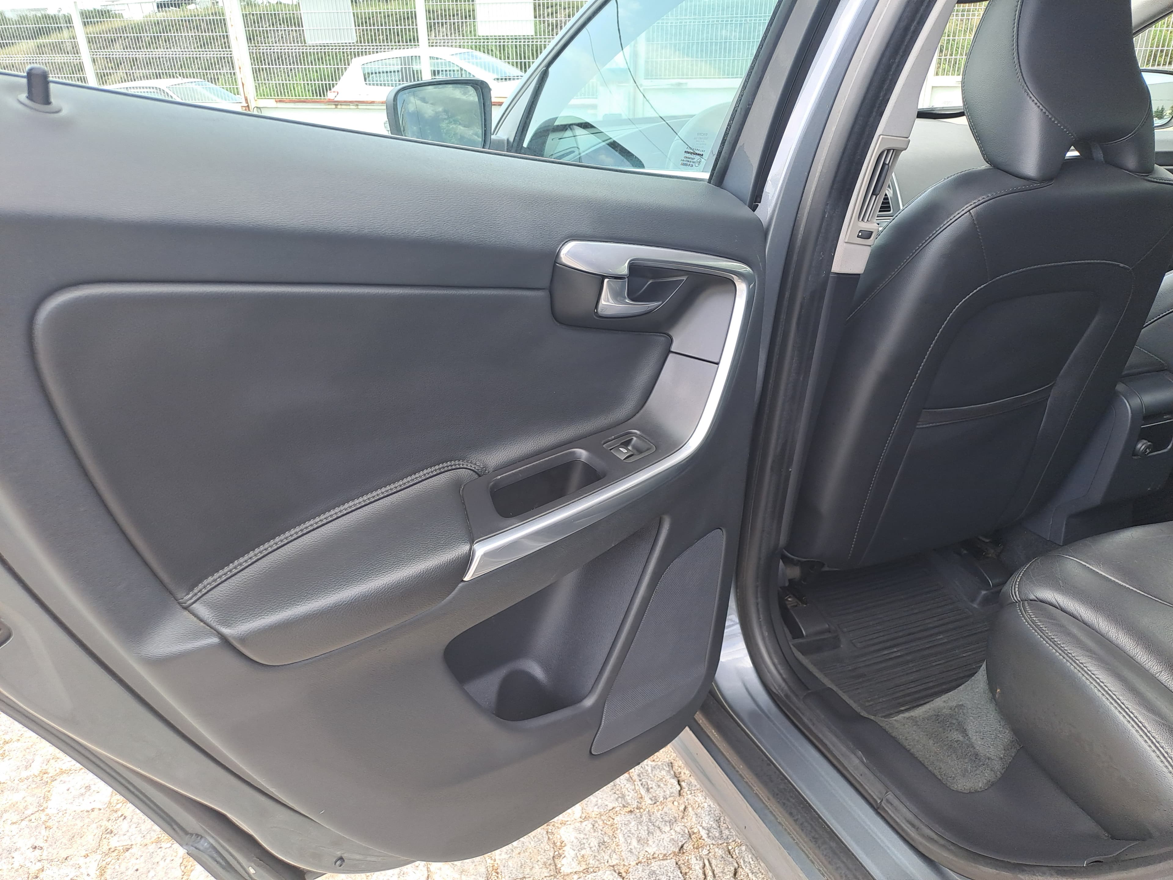 Volvo XC60 D4 · Ano 2016 — imagen 15