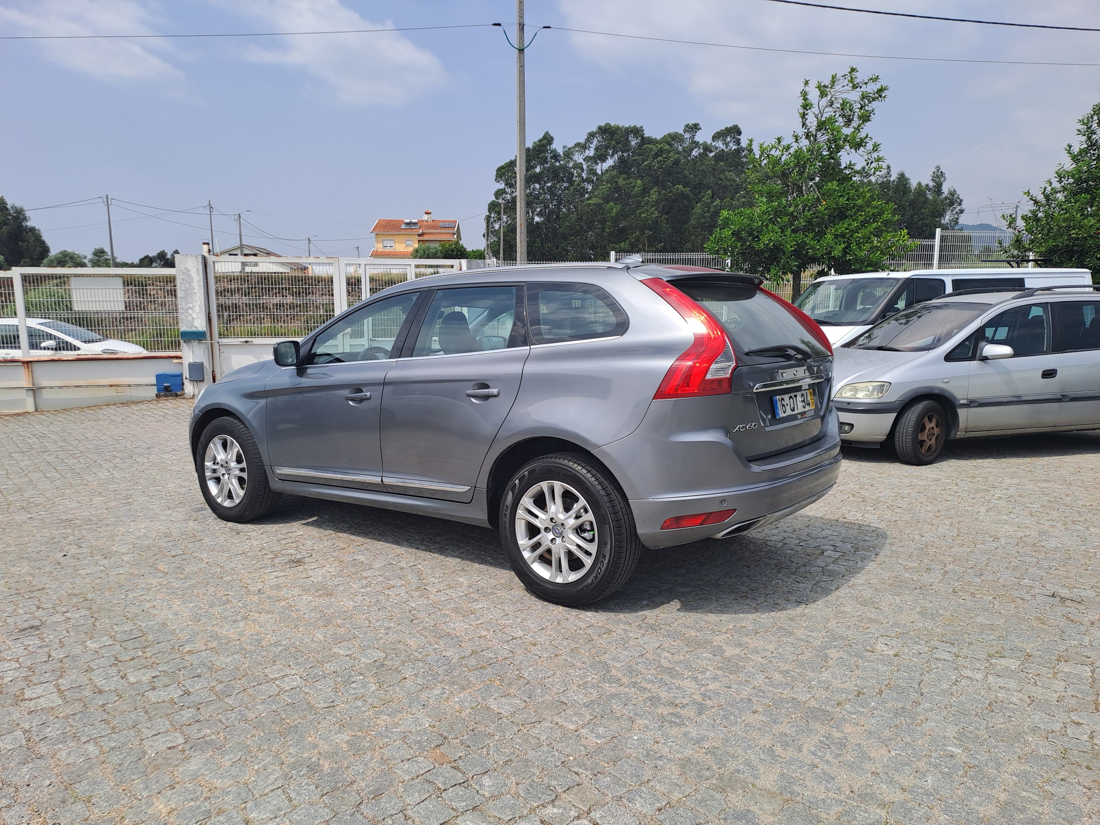 Volvo XC60 D4 · Ano 2016 — imagen 4