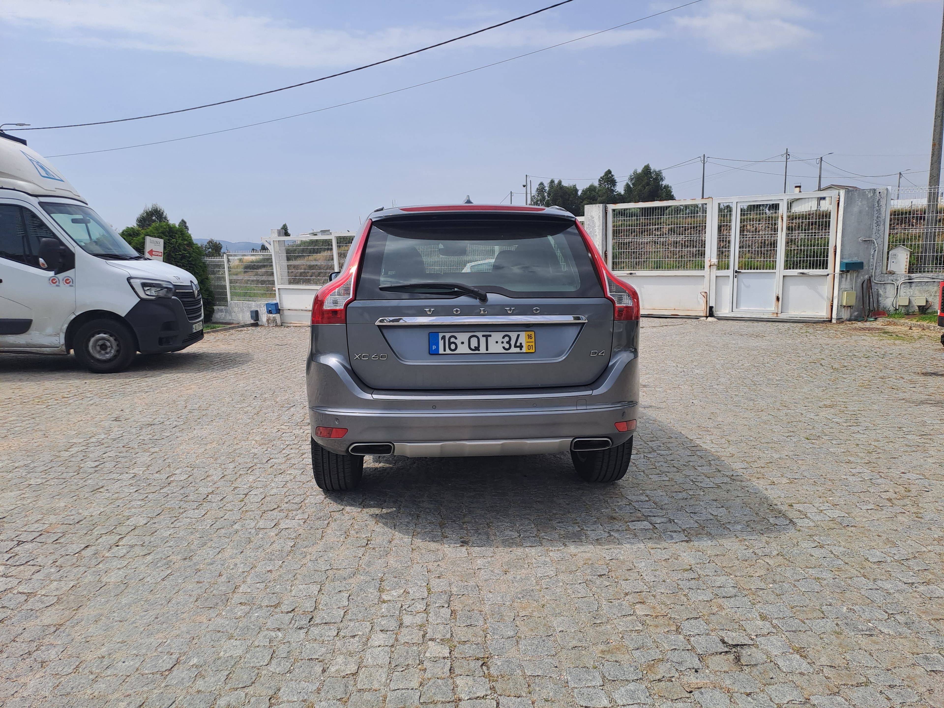 Volvo XC60 D4 · Ano 2016 — imagen 5