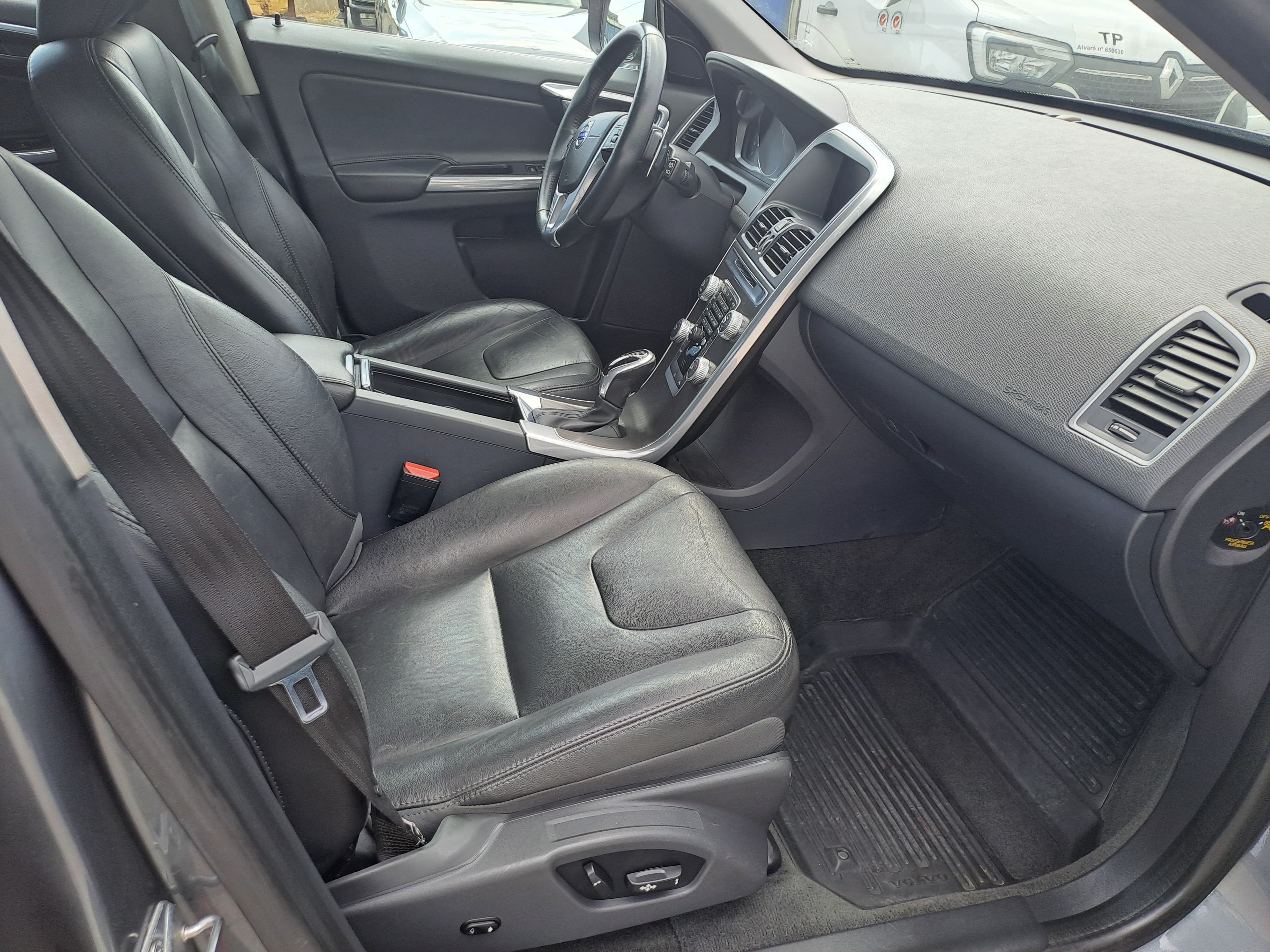 Volvo XC60 D4 · Ano 2016 — imagen 20