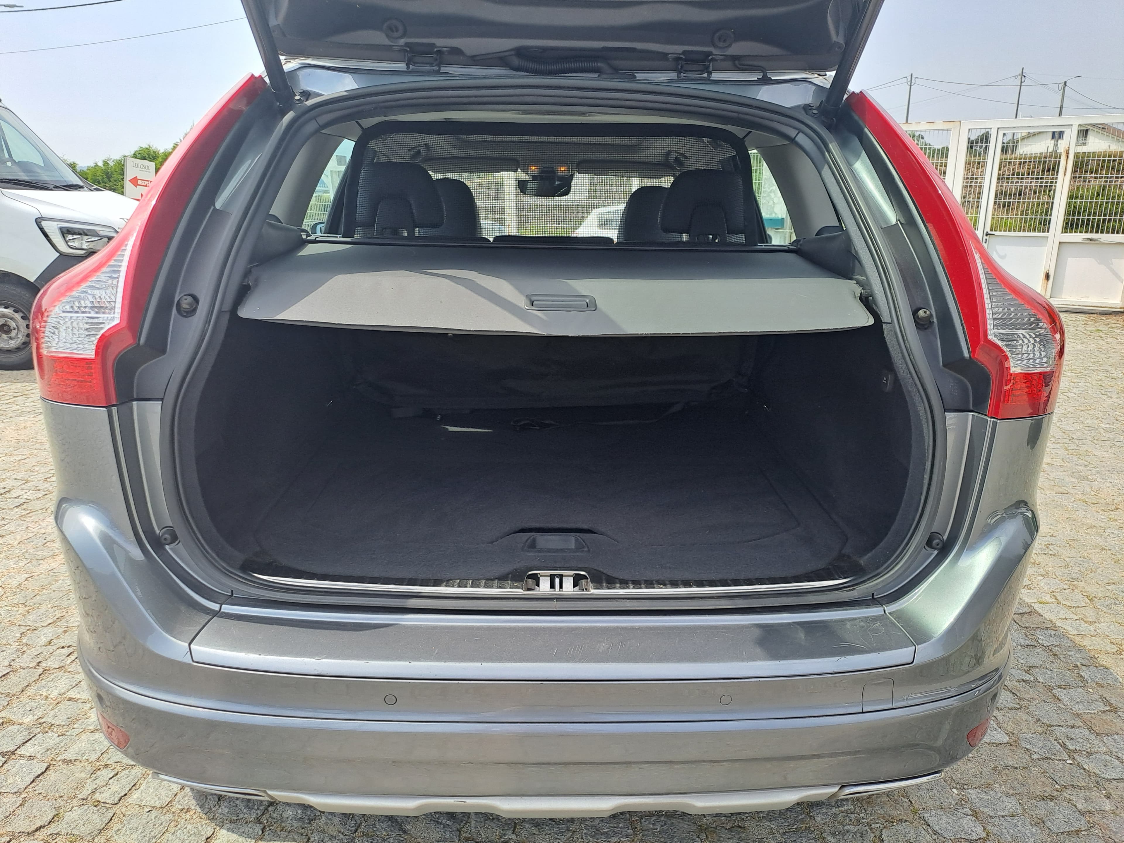 Volvo XC60 D4 · Ano 2016 — imagen 7