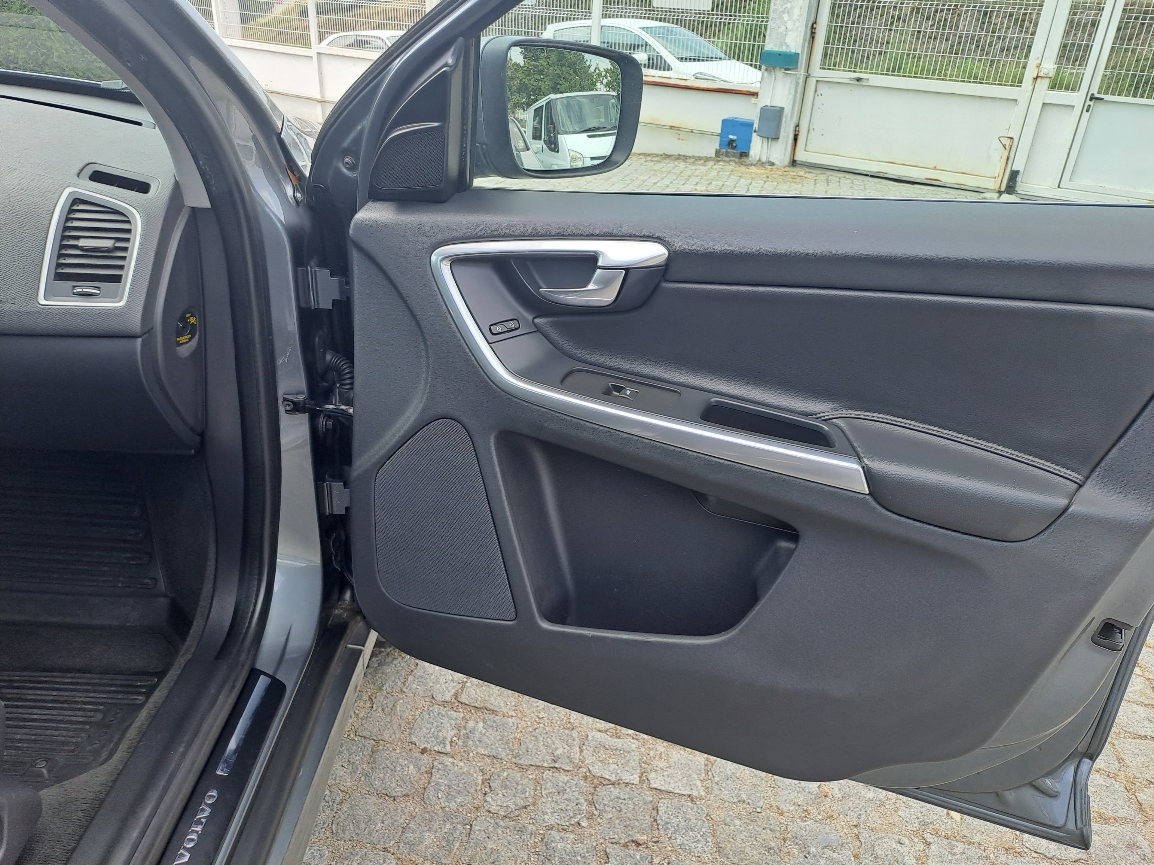 Volvo XC60 D4 · Ano 2016 — imagen 19