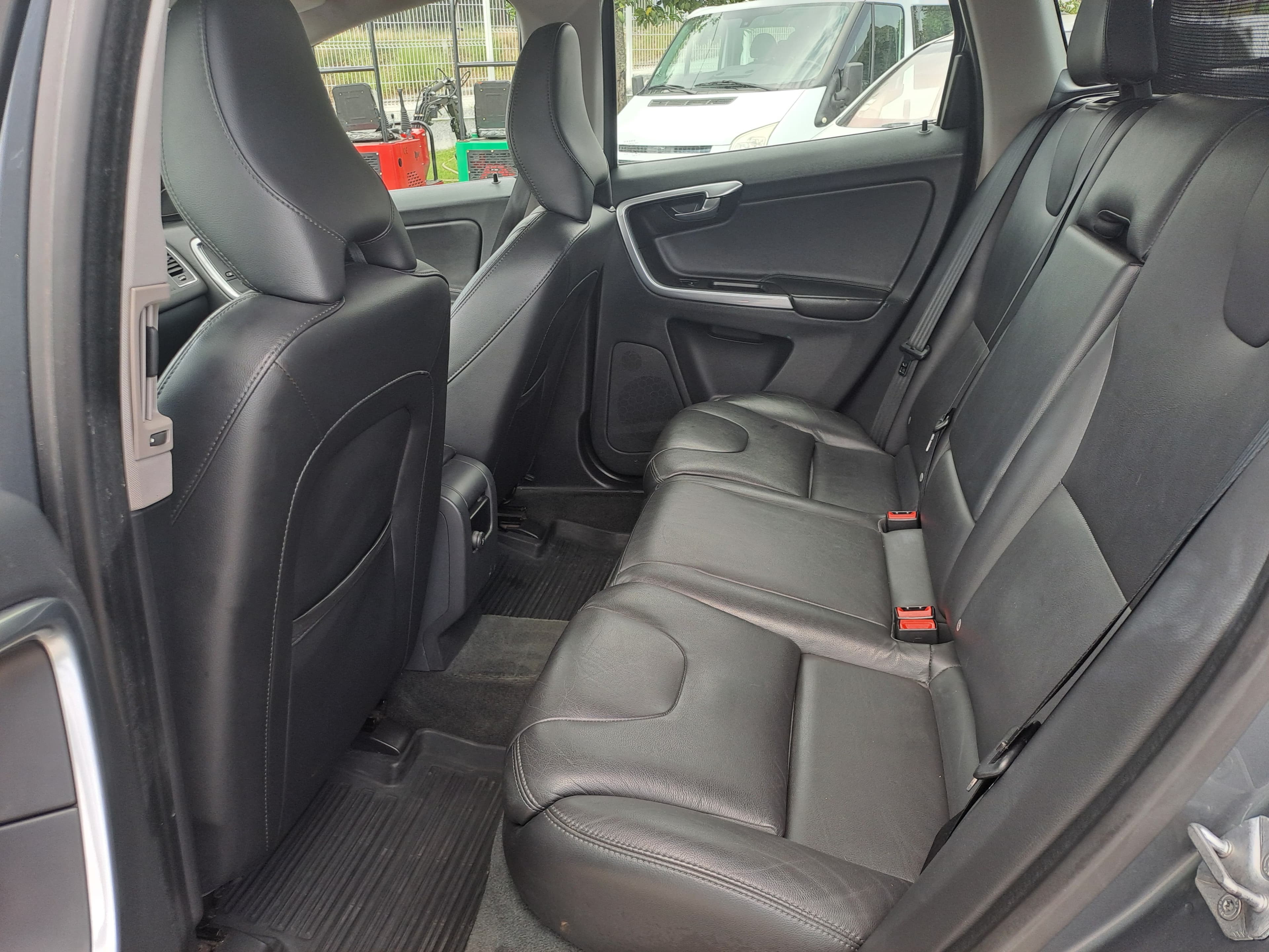 Volvo XC60 D4 · Ano 2016 — imagen 16