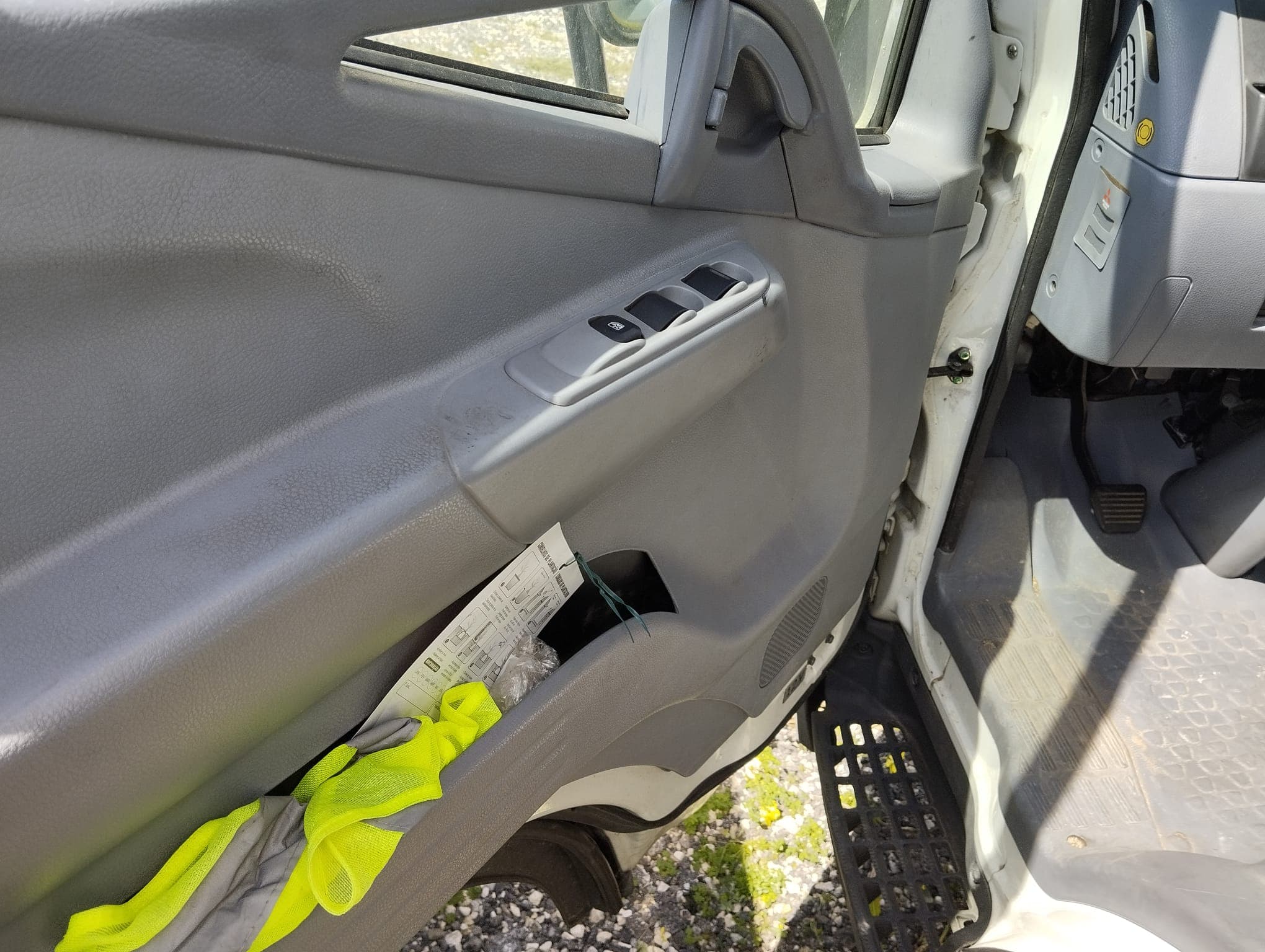 Mitsubishi Canter 3C15 · Ano 2010 — image 17