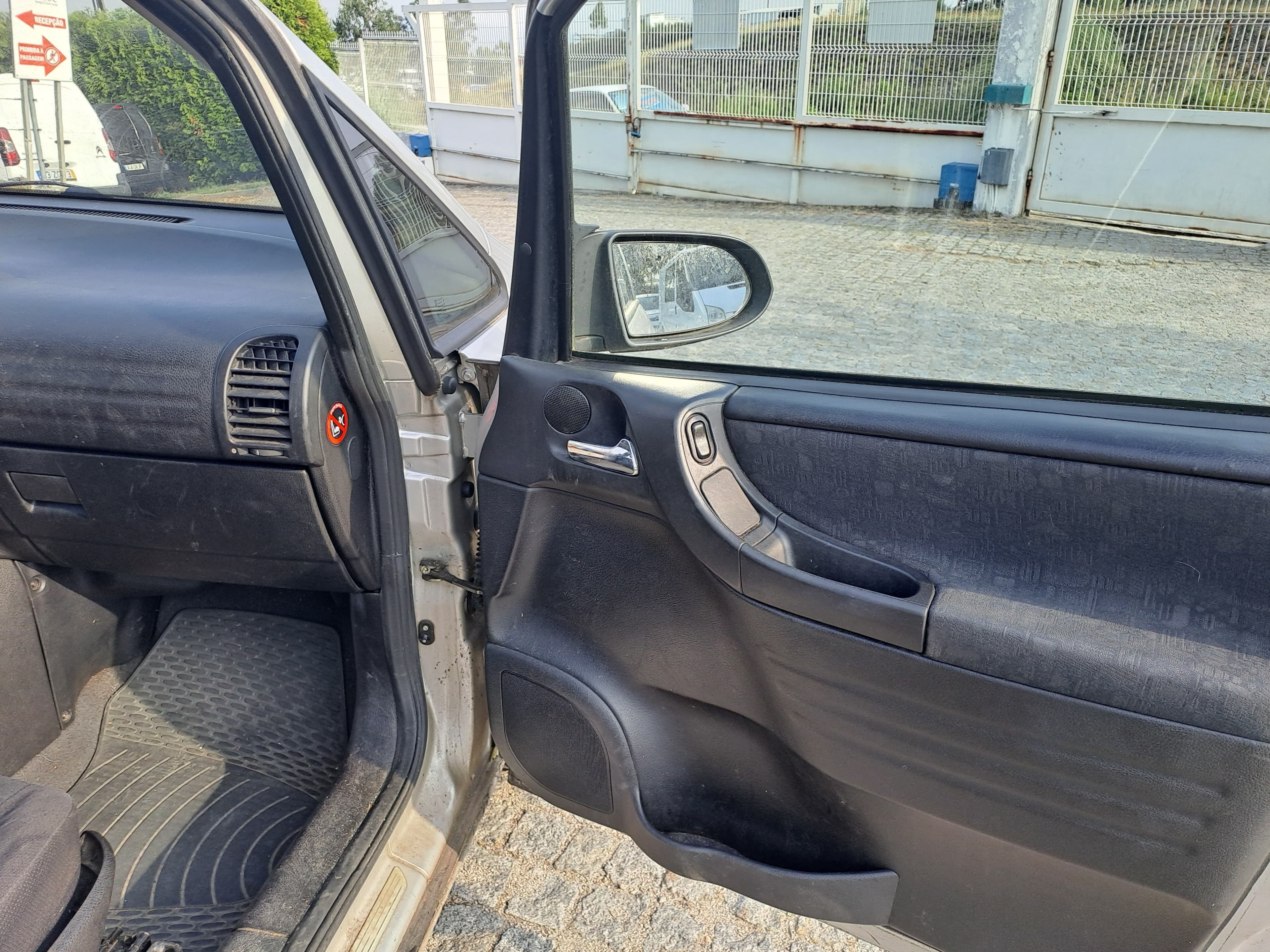 Opel Zafira 1.6 · 7 Lugares · Ano 2001 — imagen 23