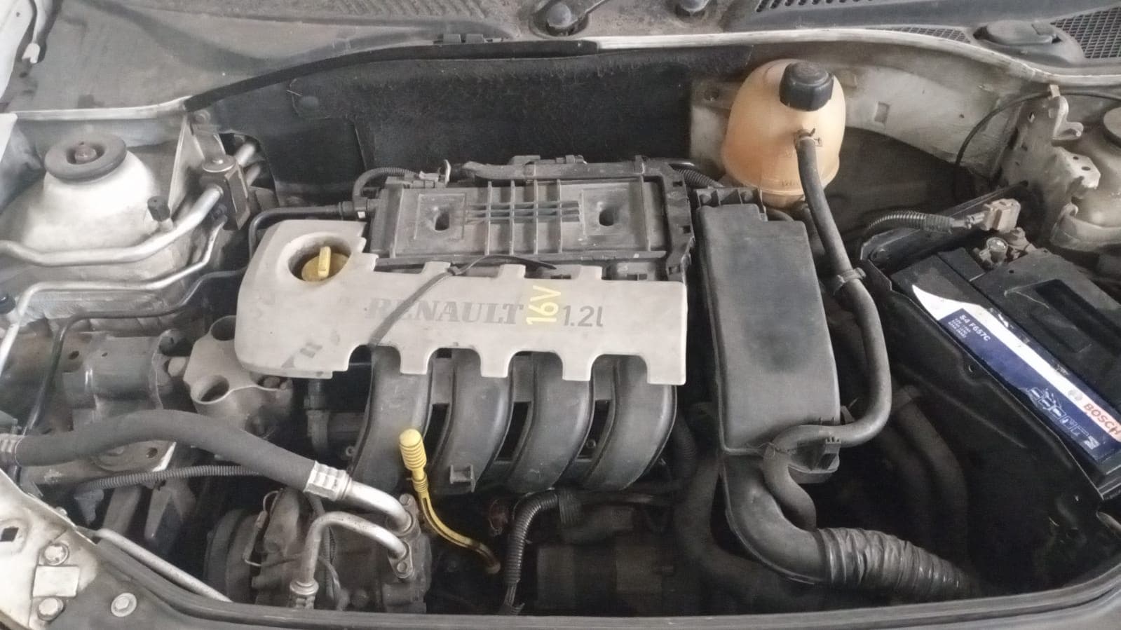 Renault Clio · Ano 2004 — image 9