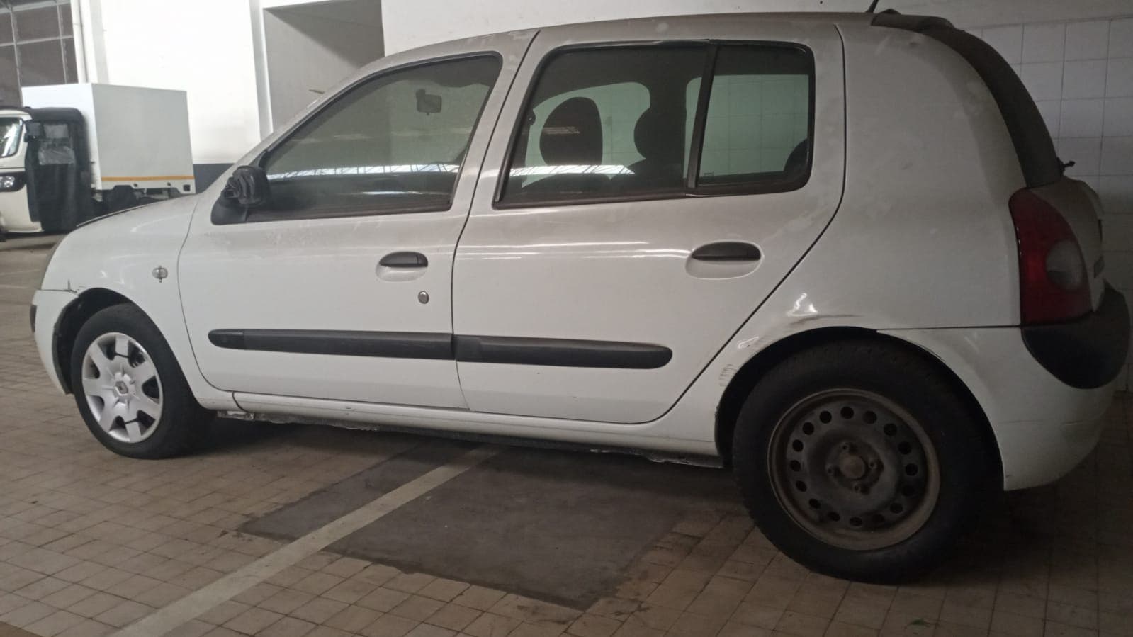 Renault Clio · Ano 2004 — image 3