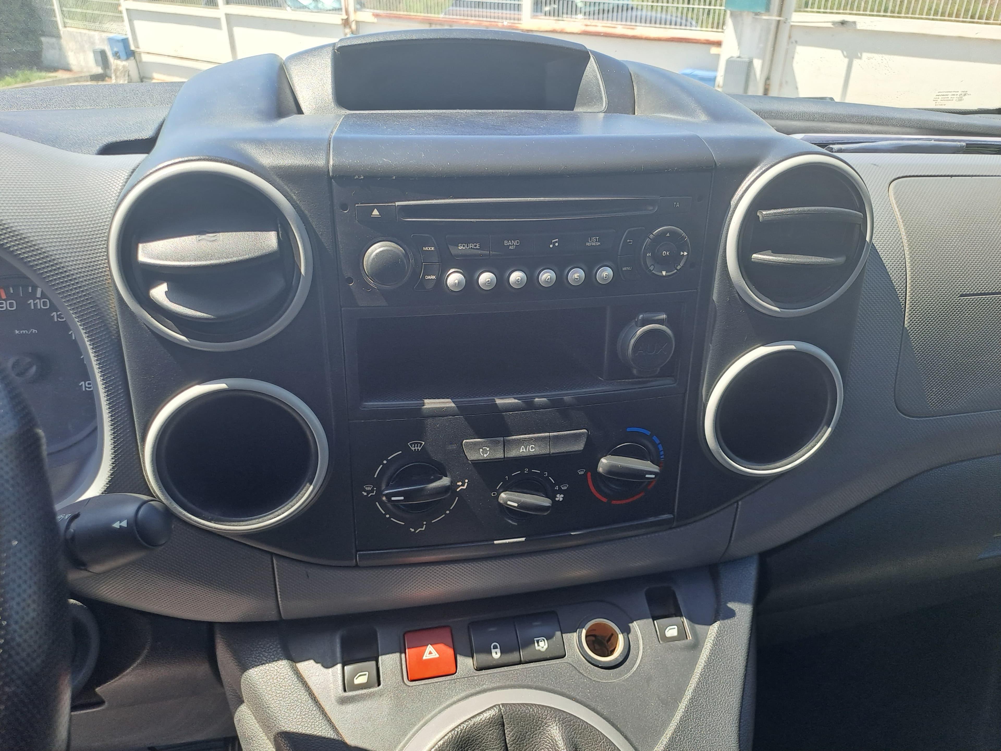 Peugeot Partner 1.6 HDI · Ano 2018 — imagem 24