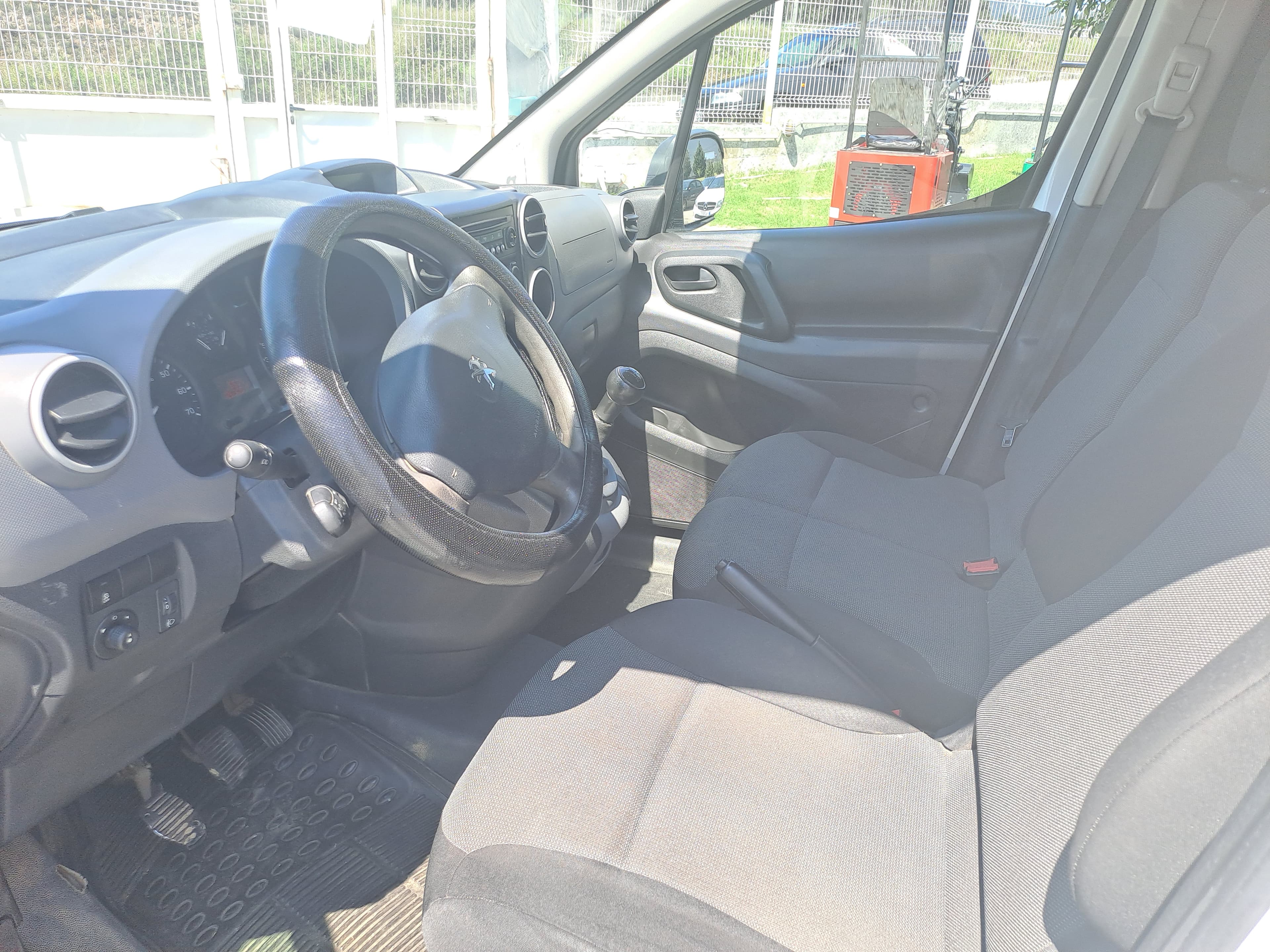 Peugeot Partner 1.6 HDI · Ano 2018 — imagem 19