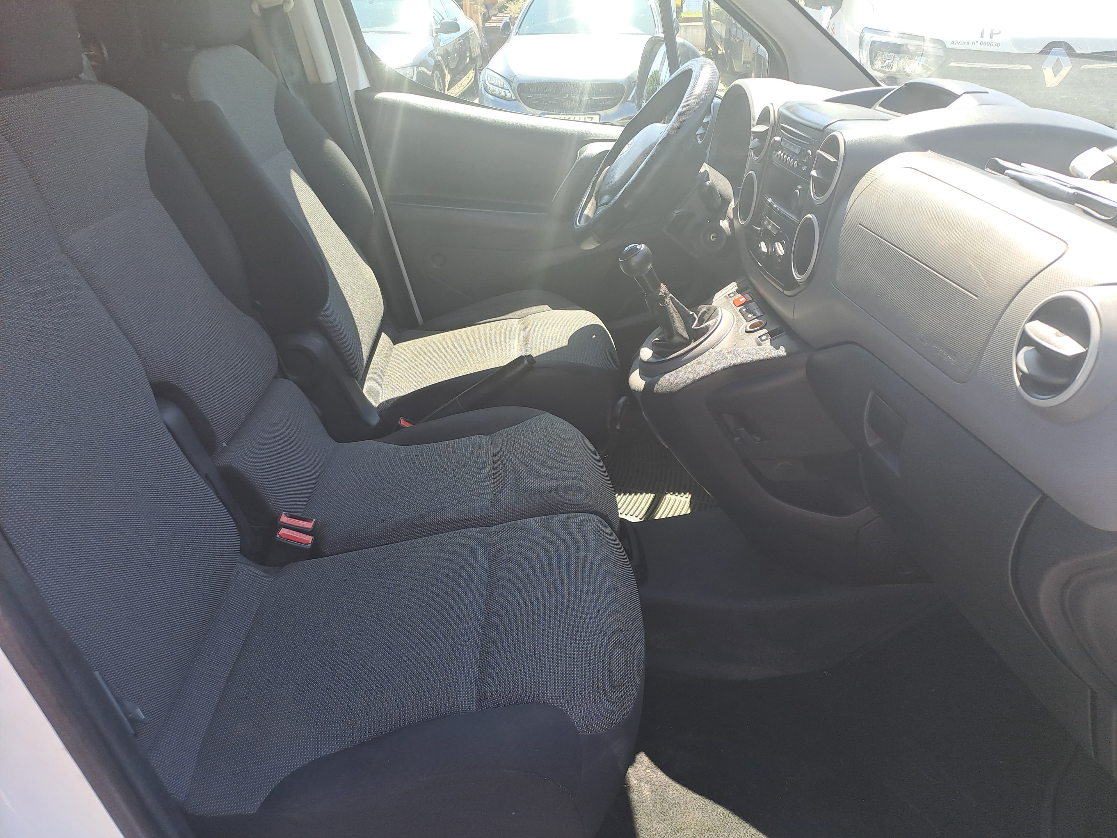 Peugeot Partner 1.6 HDI · Ano 2018 — imagem 17