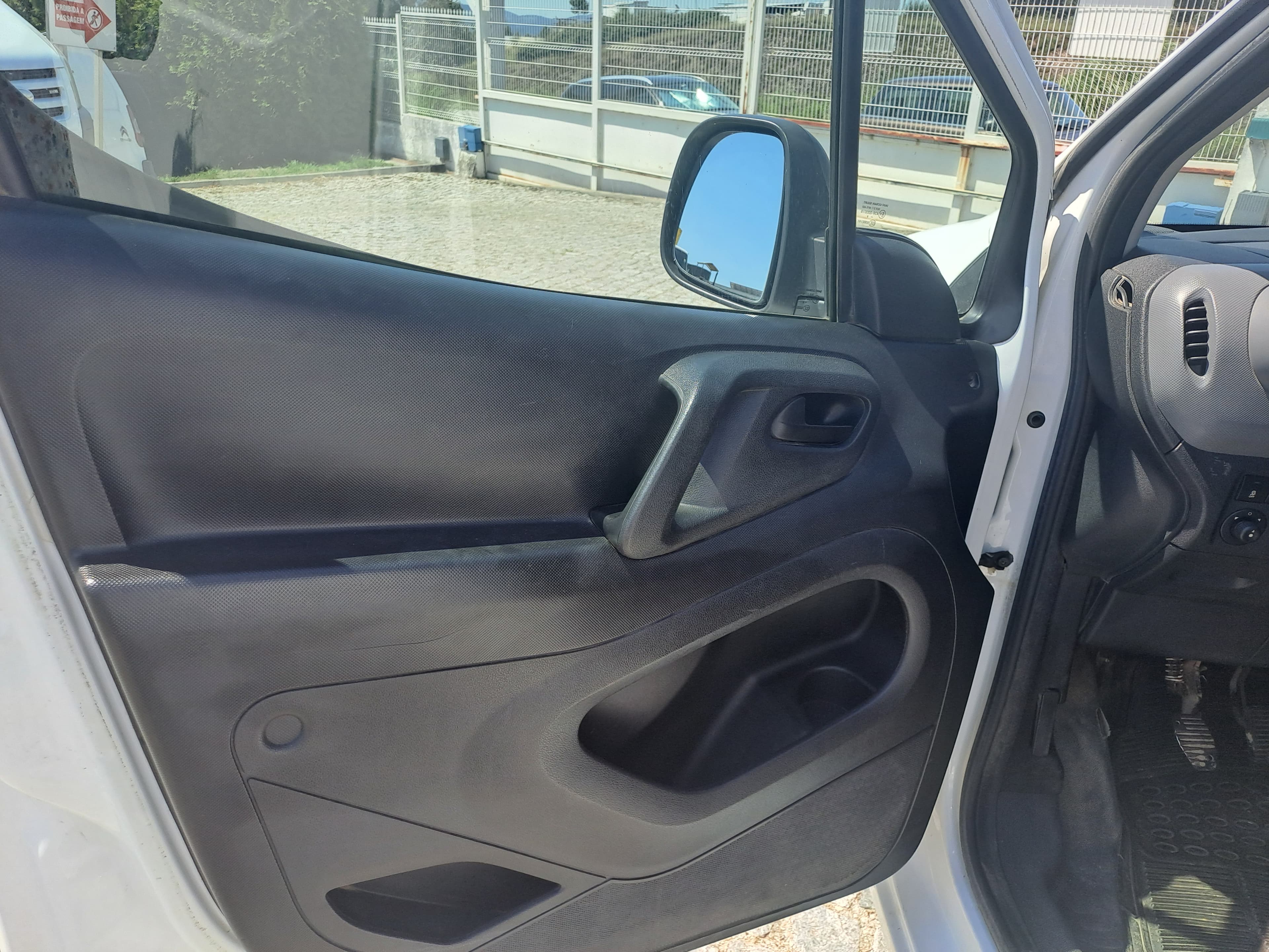 Peugeot Partner 1.6 HDI · Ano 2018 — imagem 18