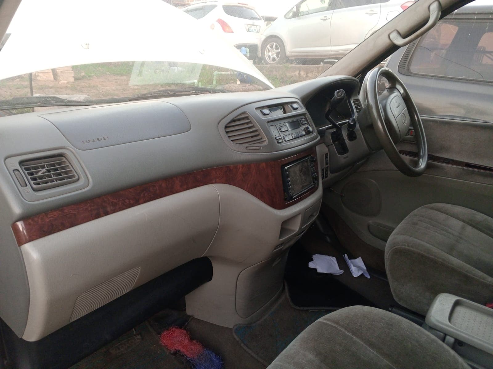 Toyota Regius — image 5